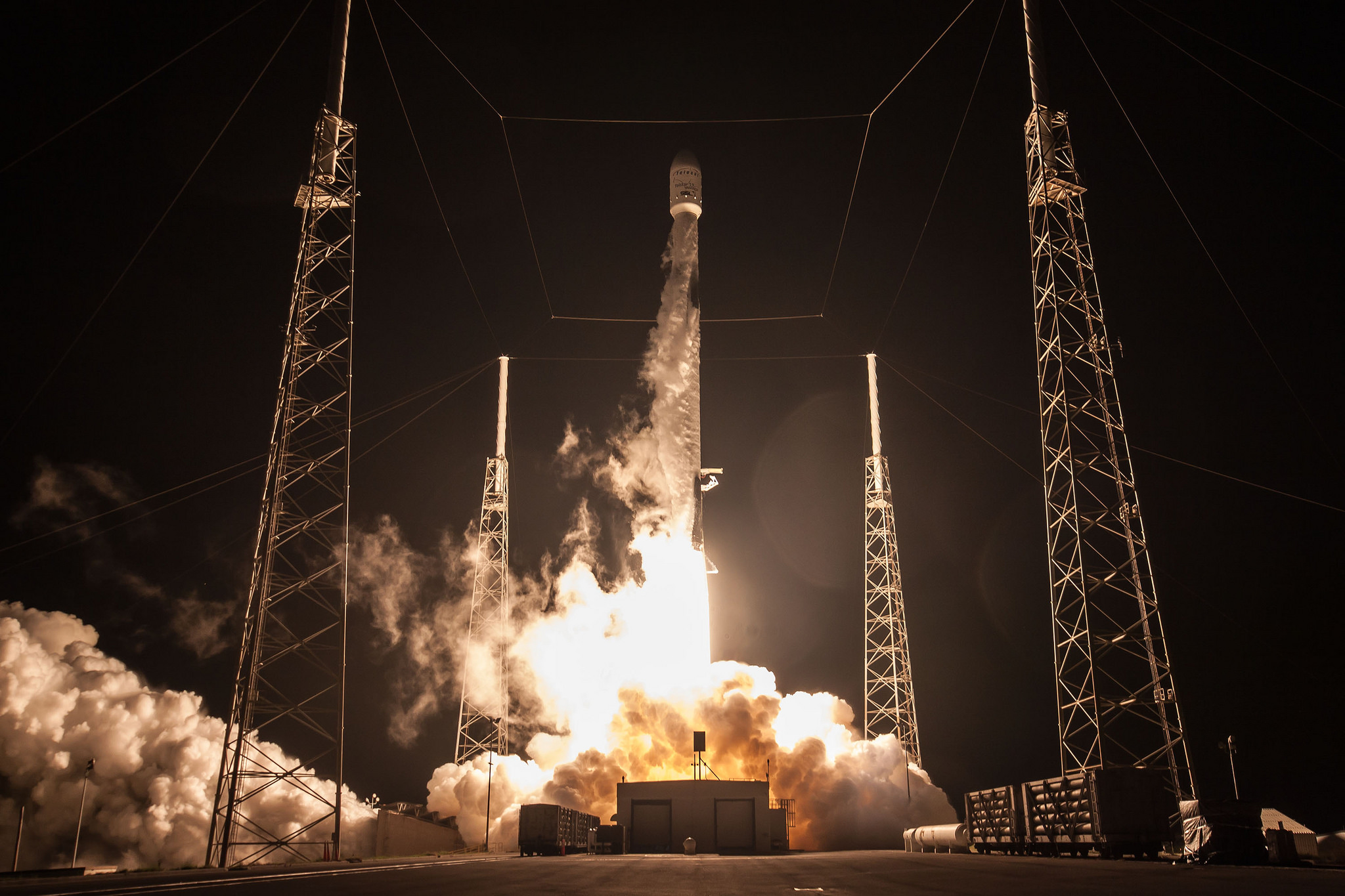 Falcon 9 podczas startu z satelitą Telstar 19 VANTAGE (Źródło: SpaceX)