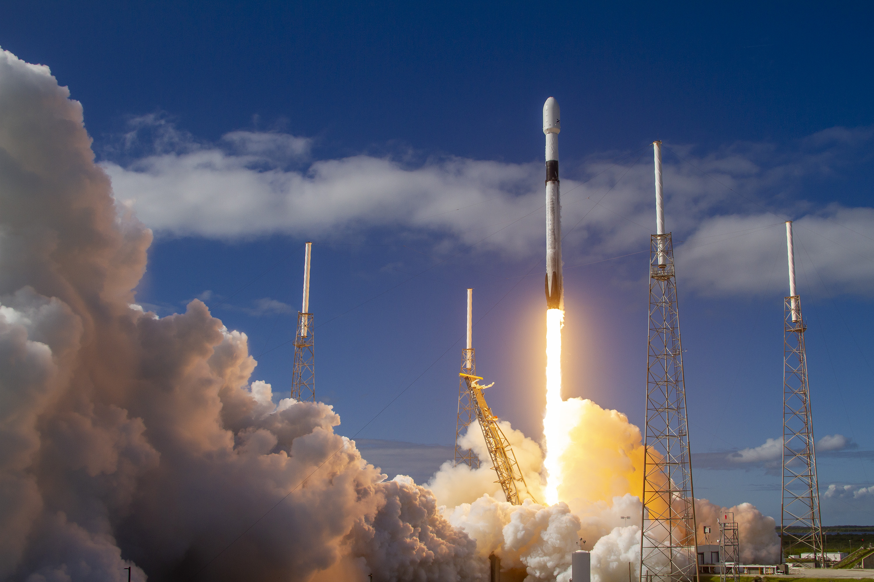 Start rakiety Falcon z misją Starlink-1 (Źródło: SpaceX)