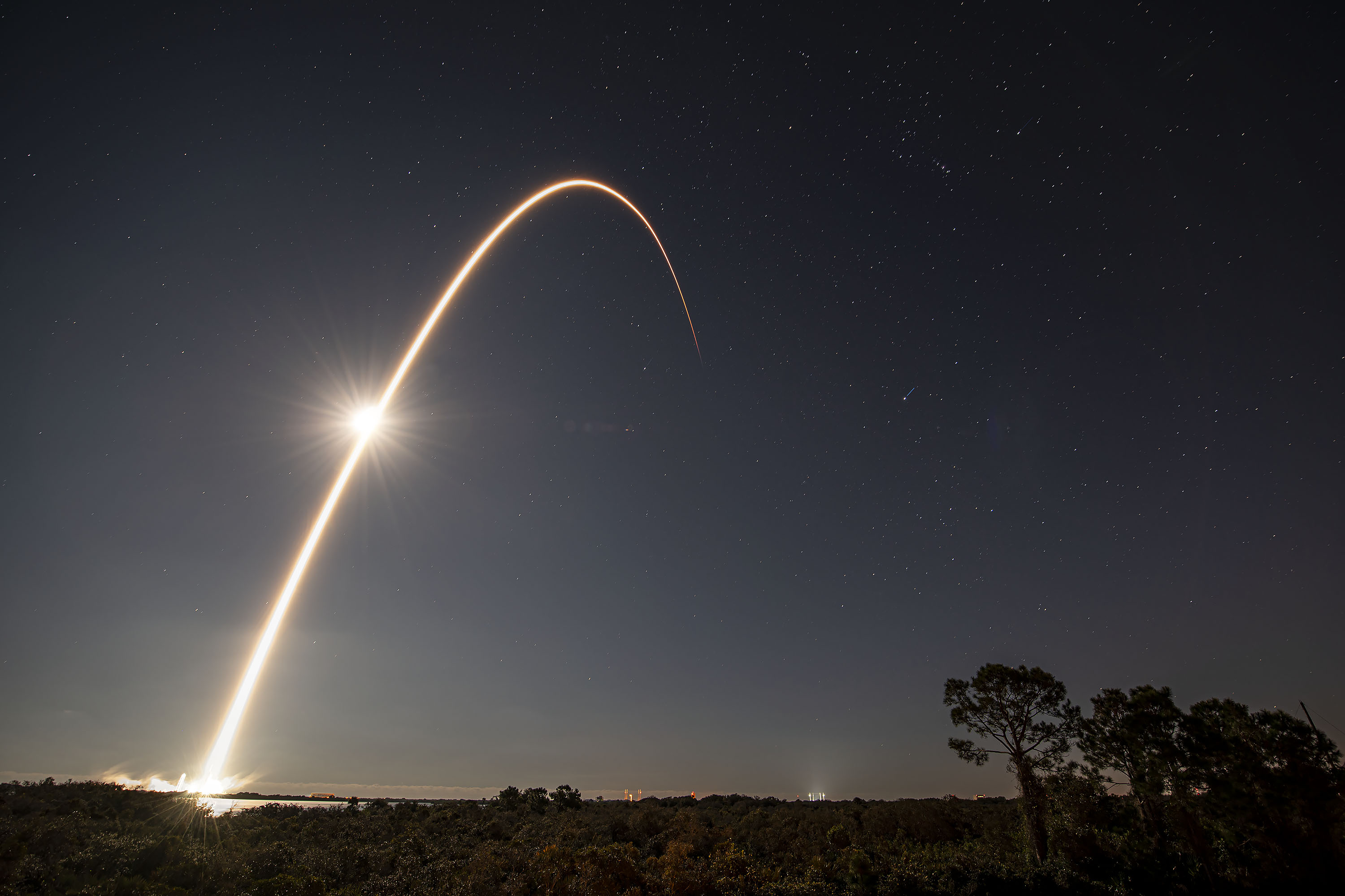 Start rakiety Falcon 9 z misją Starlink Group 4-6 (Źródło: SpaceX)