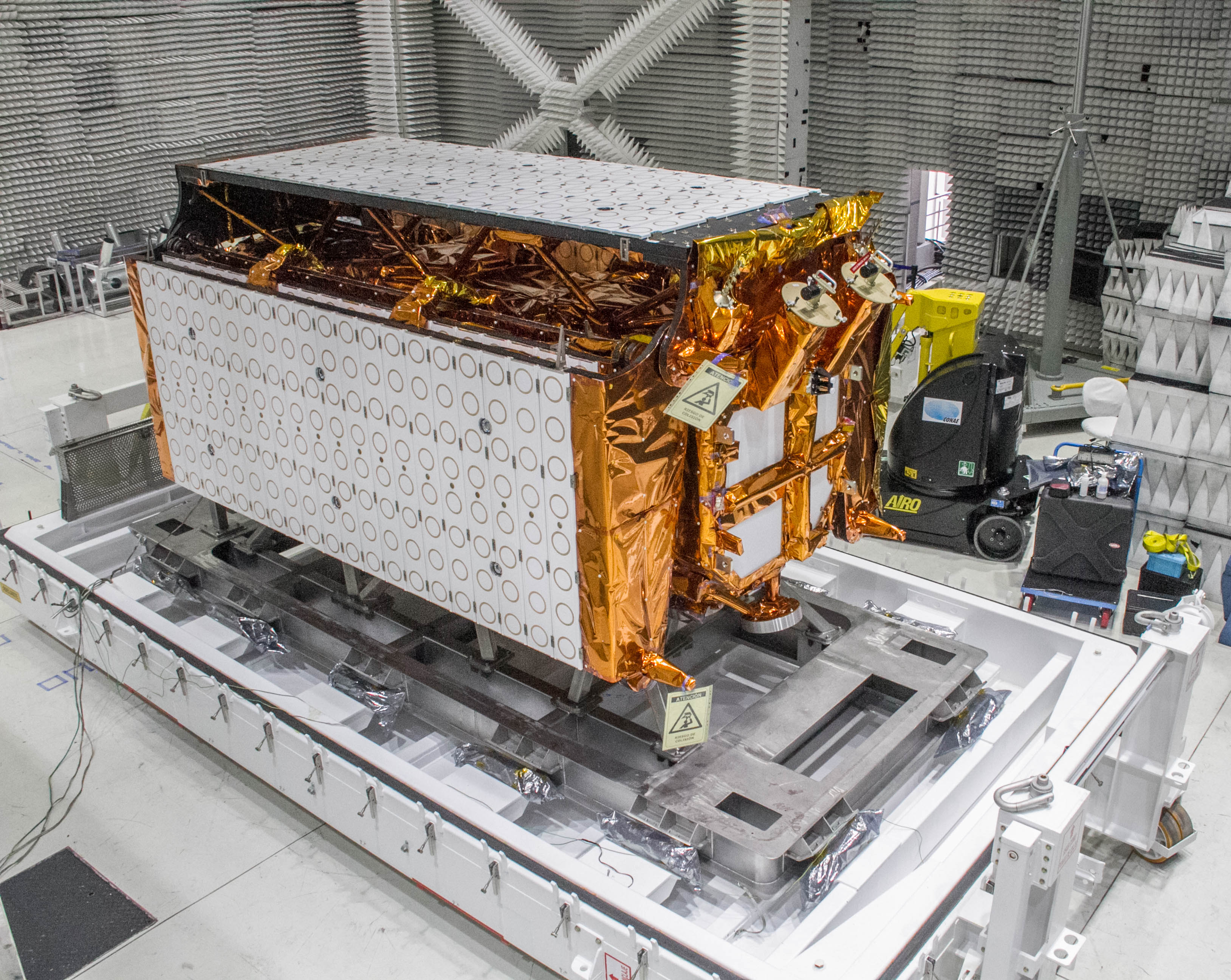 Satelita SAOCOM-1A podczas ostatnich testów przed transportem do USA (Źródło: CONAE)