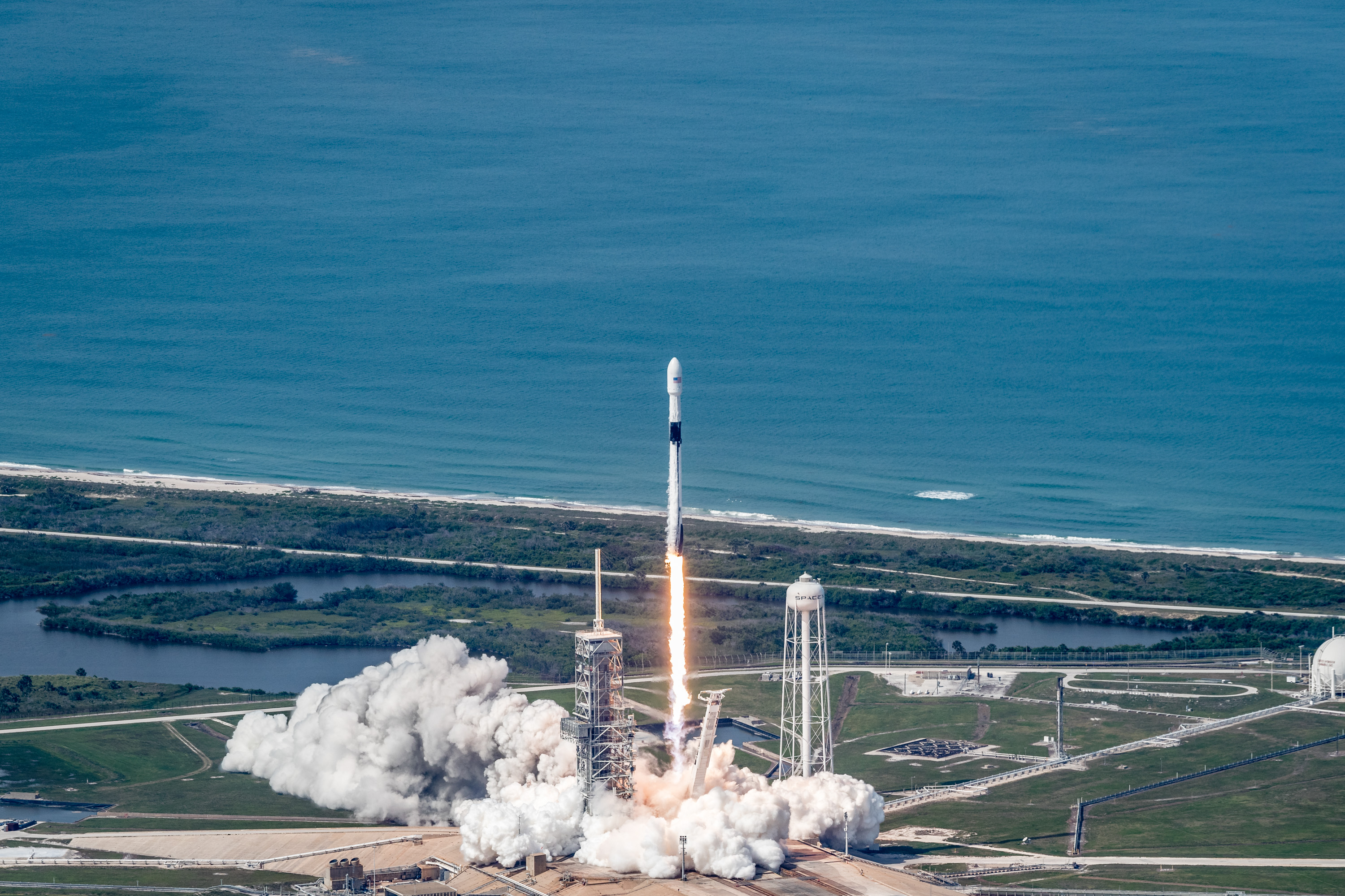 Start rakiety Falcon 9 z misją Bangabandhu-1 (Źródło: SpaceX)