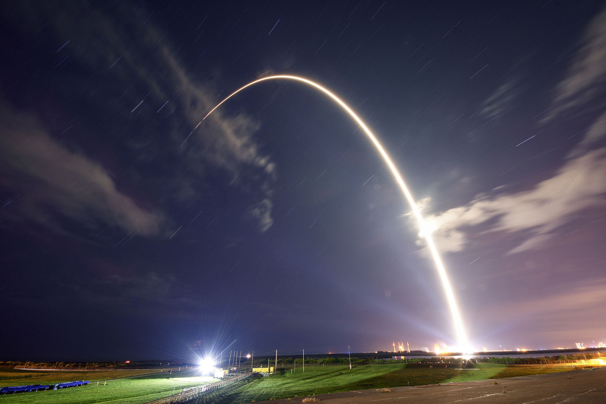 Start rakiety Falcon 9 z satelitą Telstar 18 VANTAGE (Źródło: SpaceX)