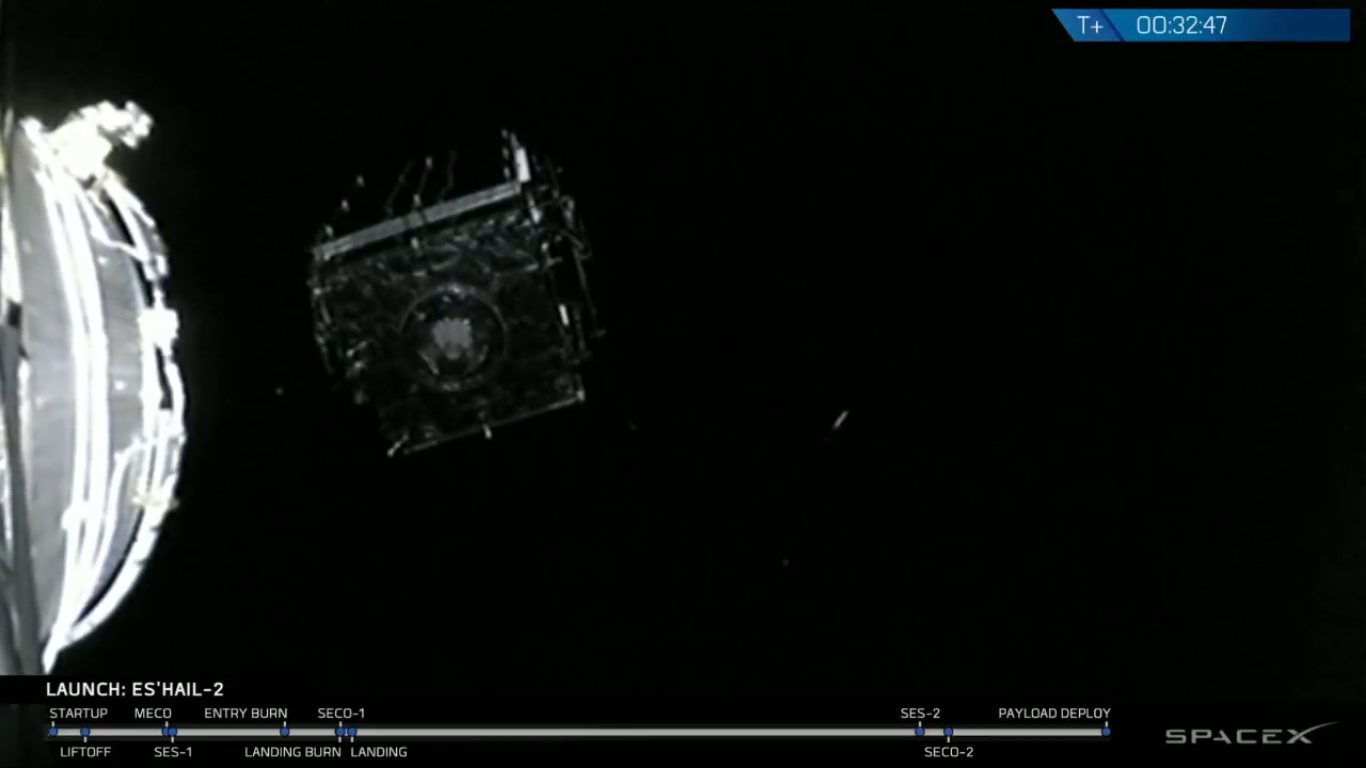 Satelita Es'hail-2 po odłączeniu się od drugiego stopnia Falcona 9 (Źródło: SpaceX)