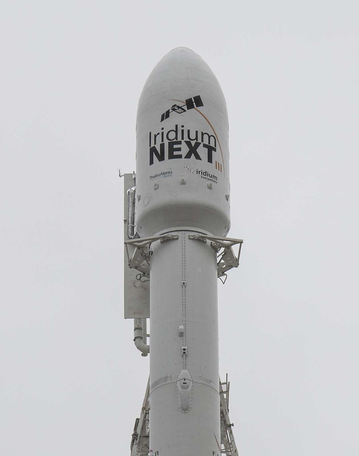 Obecnie używana wersja drugiego stopnia Falcona 9 wraz z osłoną ładunku (Źródło: SpaceX)