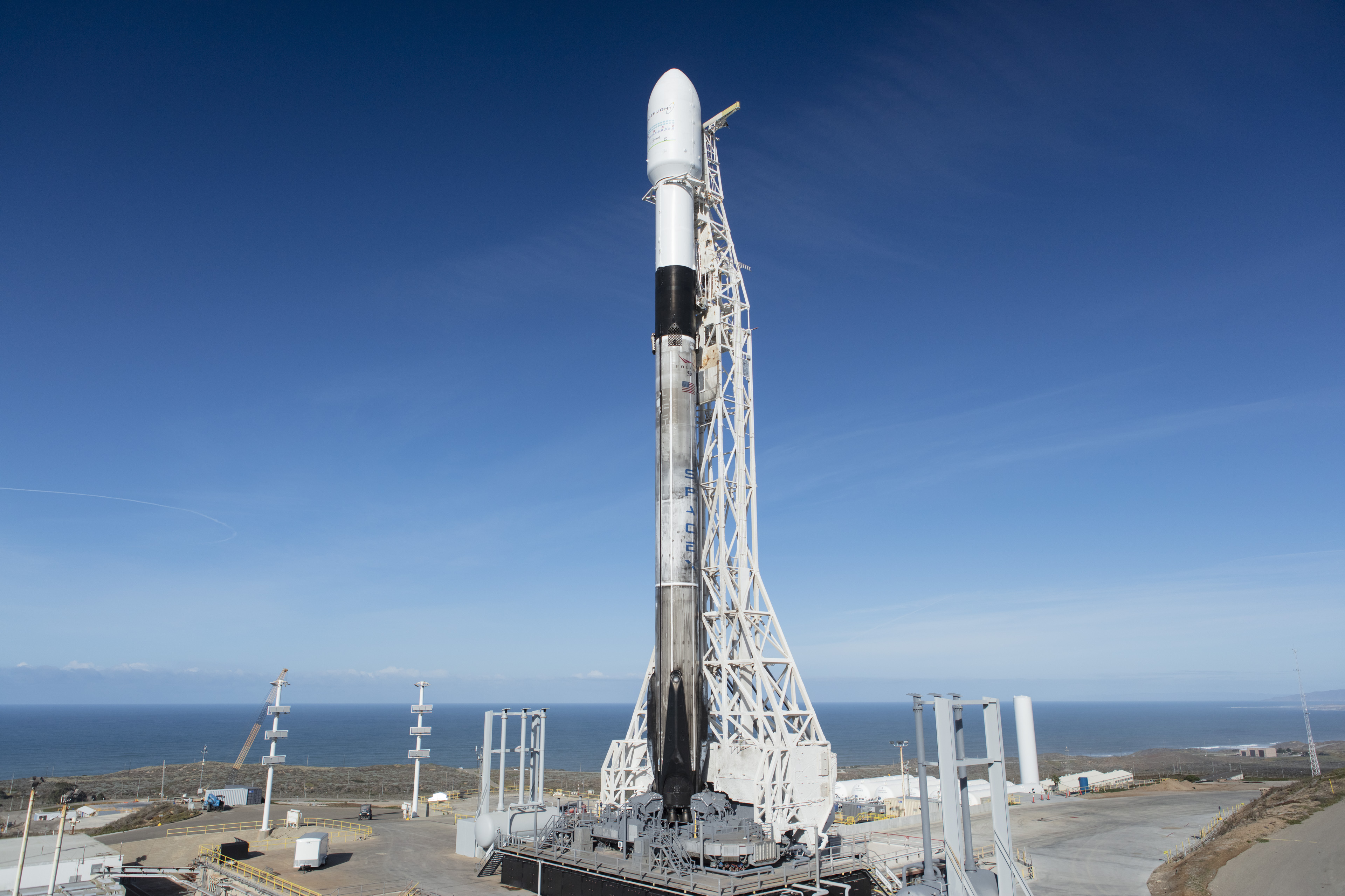 Falcon 9 przed startem z misją Spaceflight SSO-A: SmallSat Express (Źródło: SpaceX)