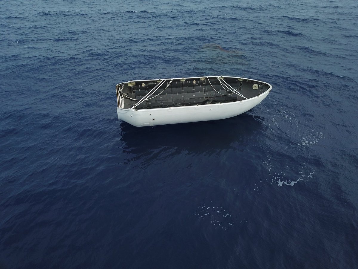 Osłona ładunku, która wylądowała w oceanie podczas misji Iridium-5 (Źródło: Elon Musk)