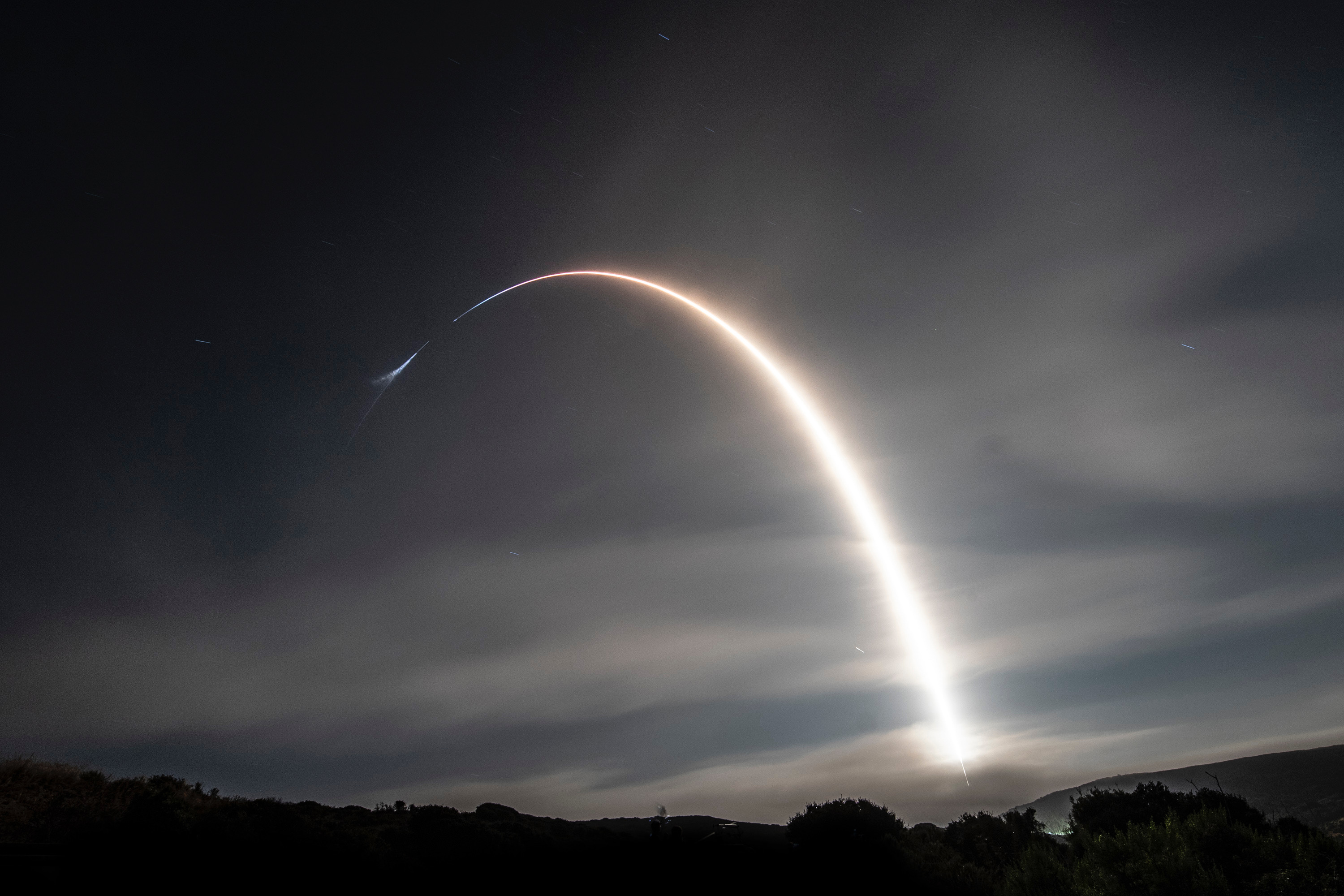 Rakieta Falcon 9 podczas startu z misją Iridium-7 (Źródło: SpaceX)