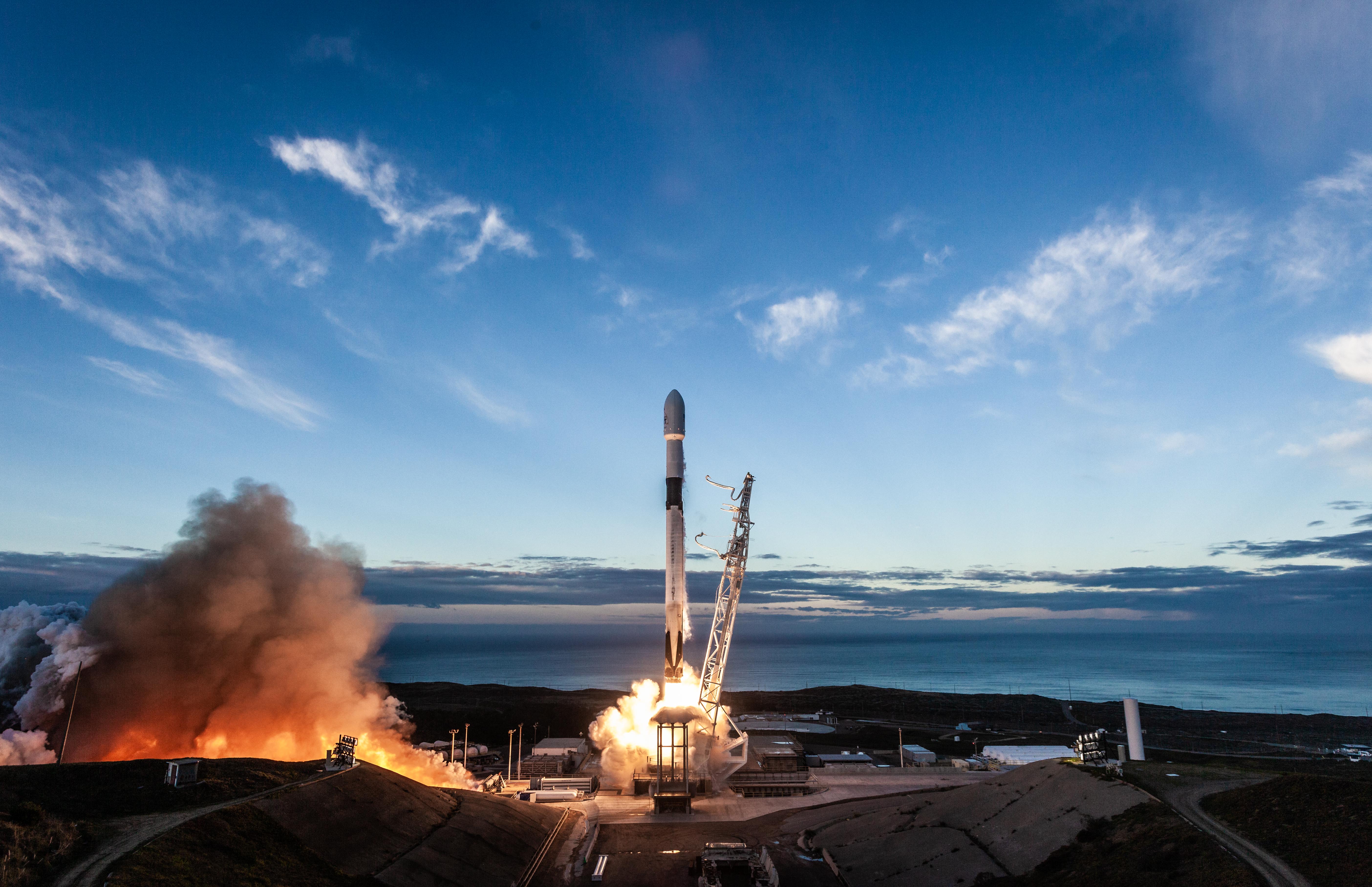 Start rakiety Falcon 9 z misją Iridium-8 (Źródło: SpaceX)