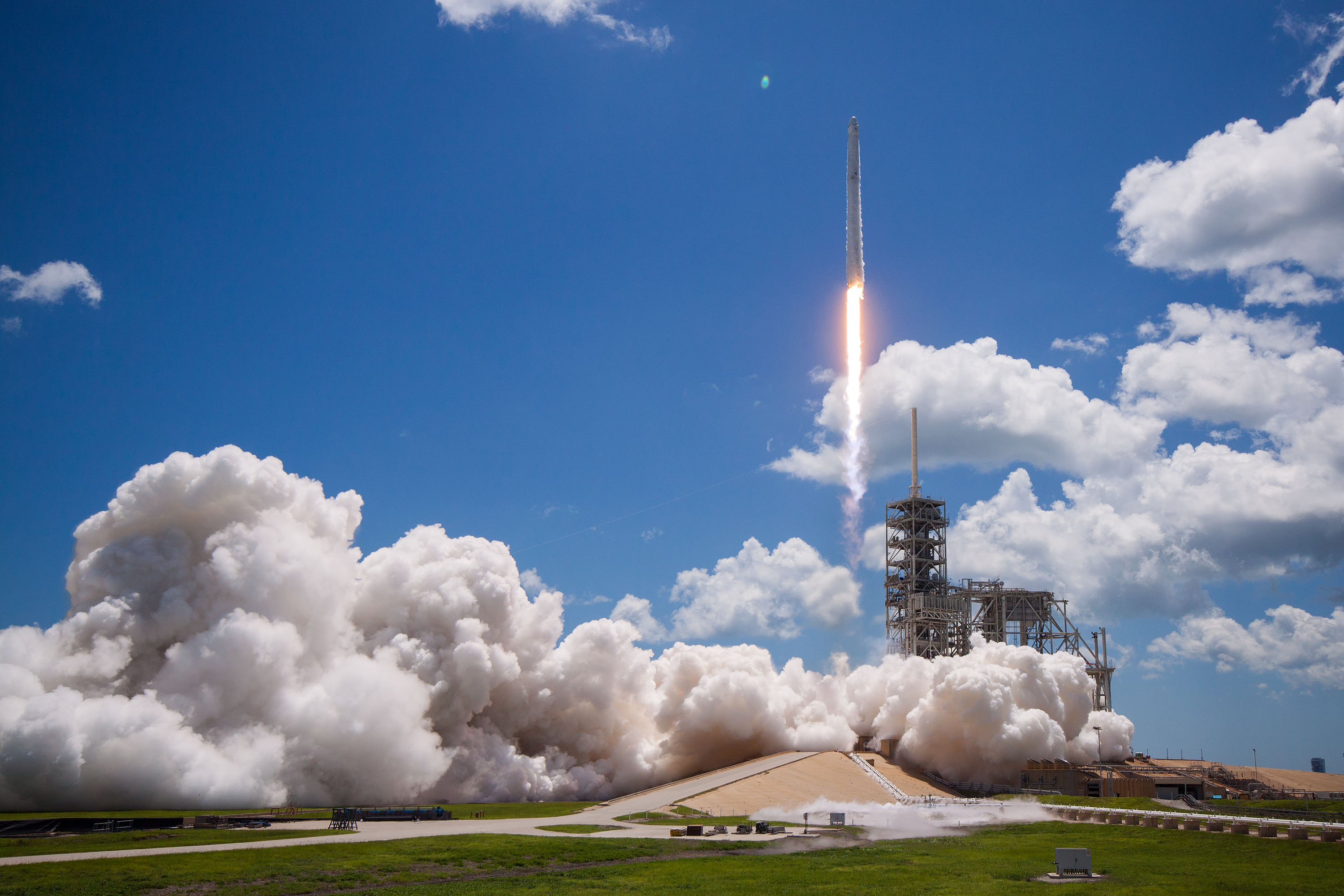 Start rakiety Falcon 9 z misją CRS-12 (Źródło: SpaceX)