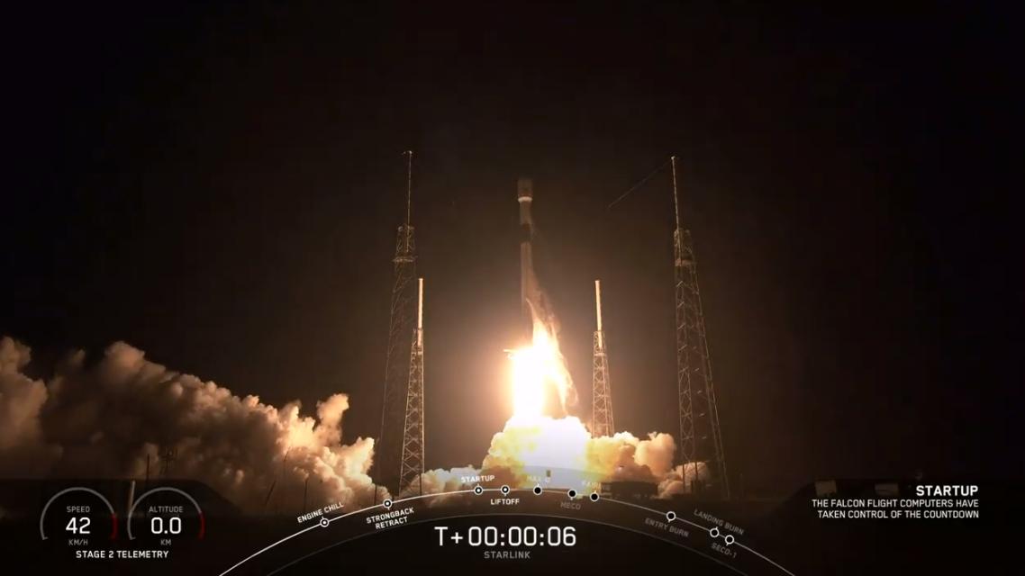 Start rakiety Falcon 9 z misją Starlink (Źródło: SpaceX)