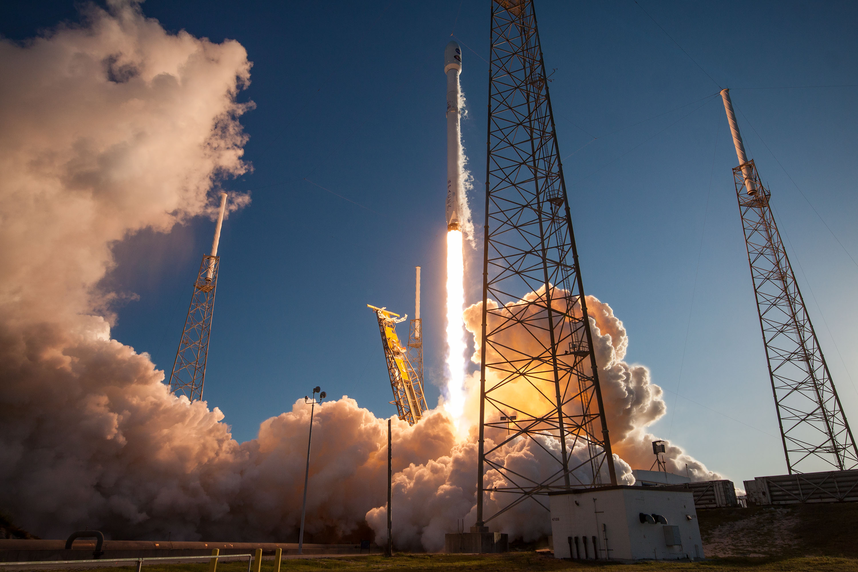 Start rakiety Falcon 9 z misją TESS (Źródło: SpaceX)