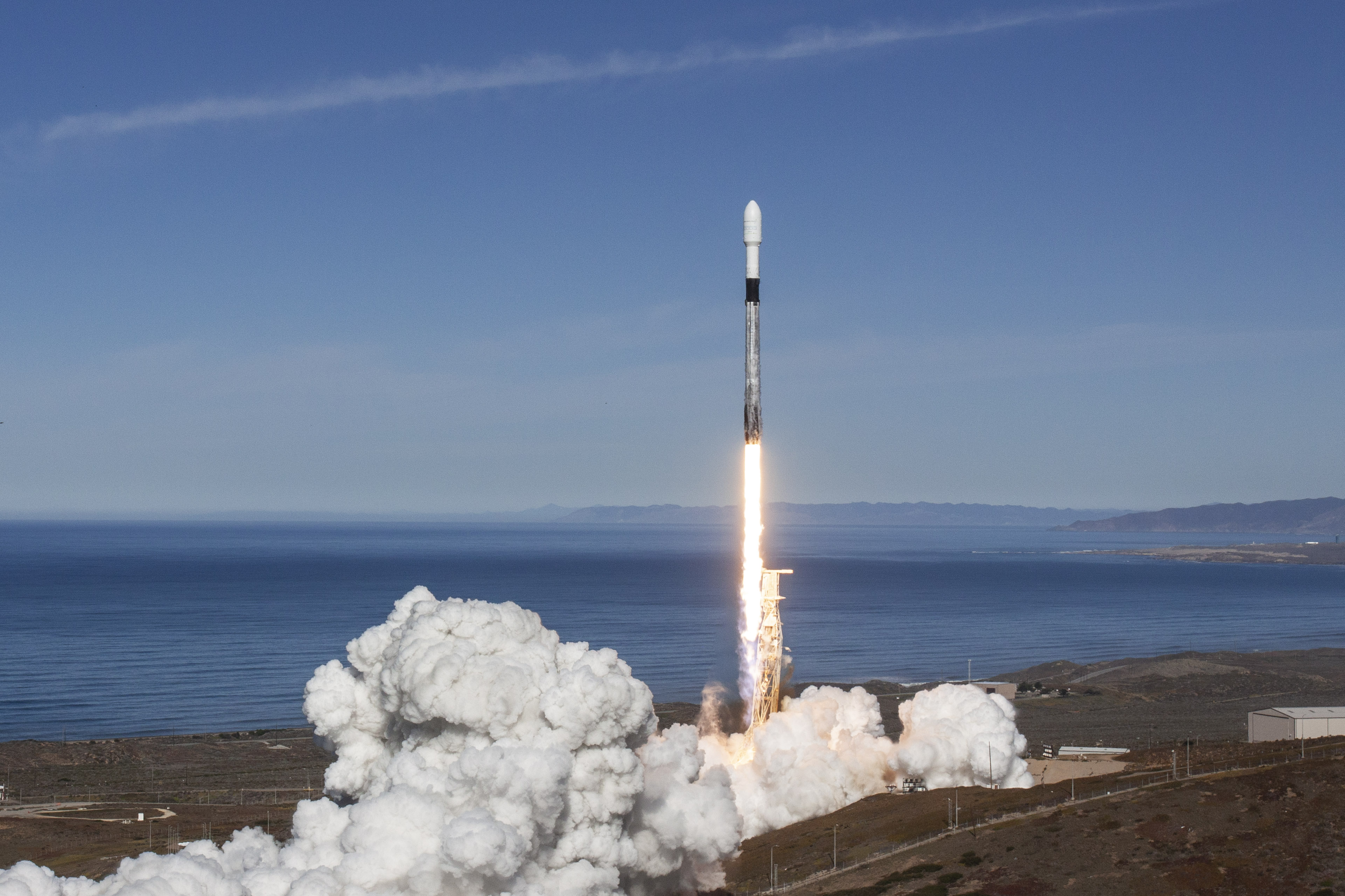 Start rakiety Falcon 9 z misją Spaceflight SSO-A: SmallSat Express (Źródło: SpaceX)