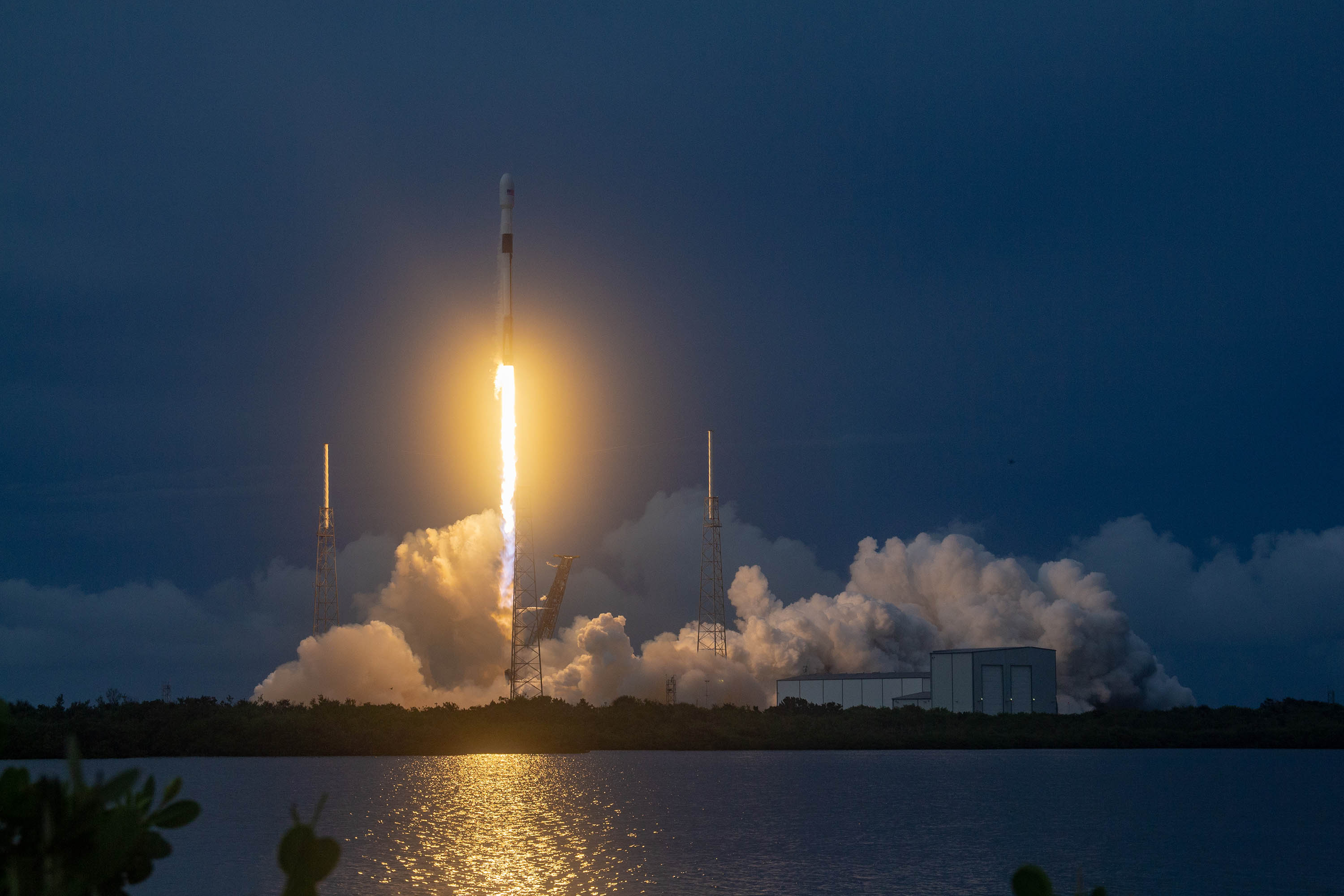 Start rakiety Falcon 9 z misją AMOS-17 (Źródło: SpaceX)