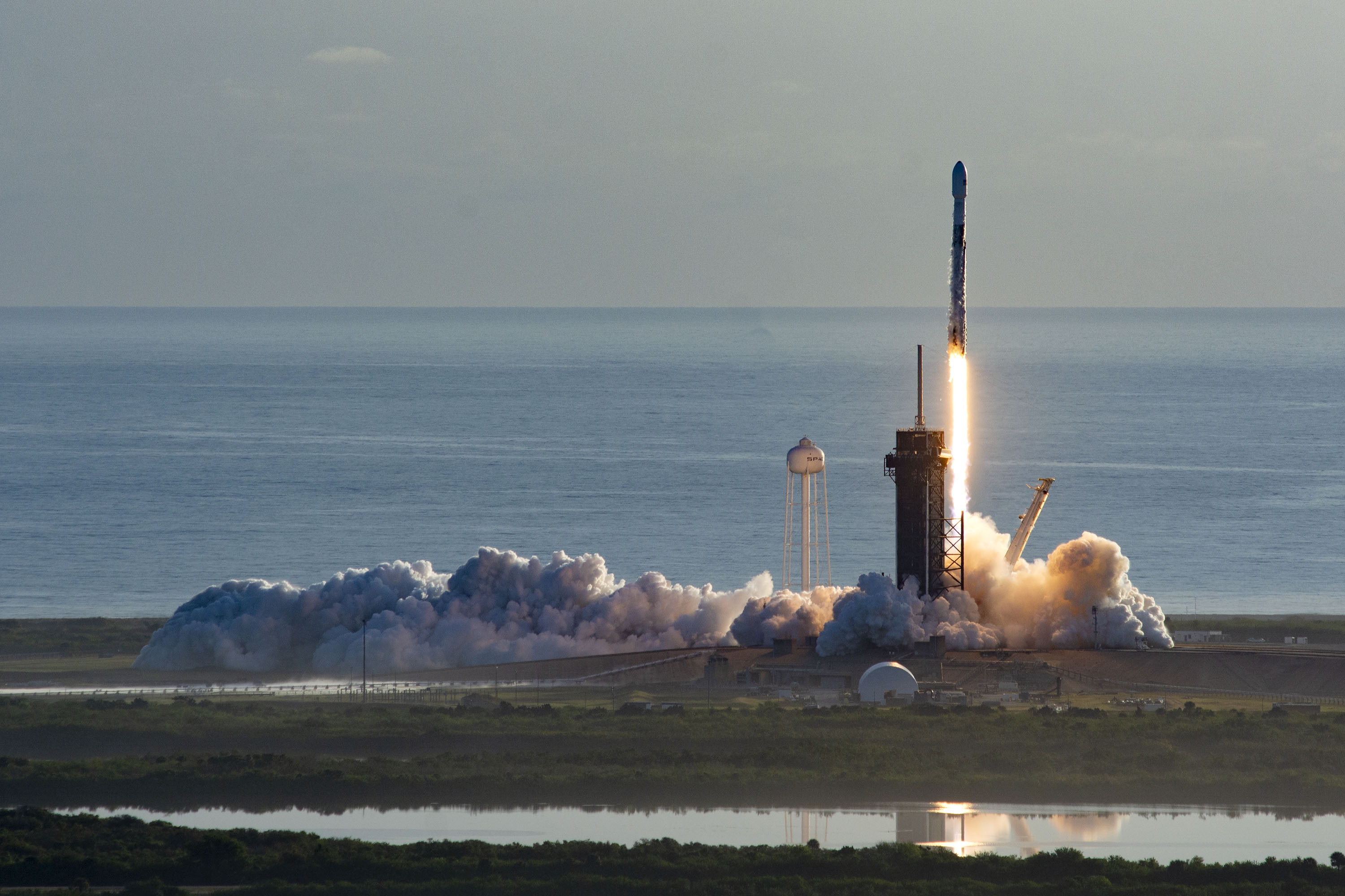 Rakieta Falcon 9 podczas startu z misją Starlink-6 (Źródło: SpaceX)