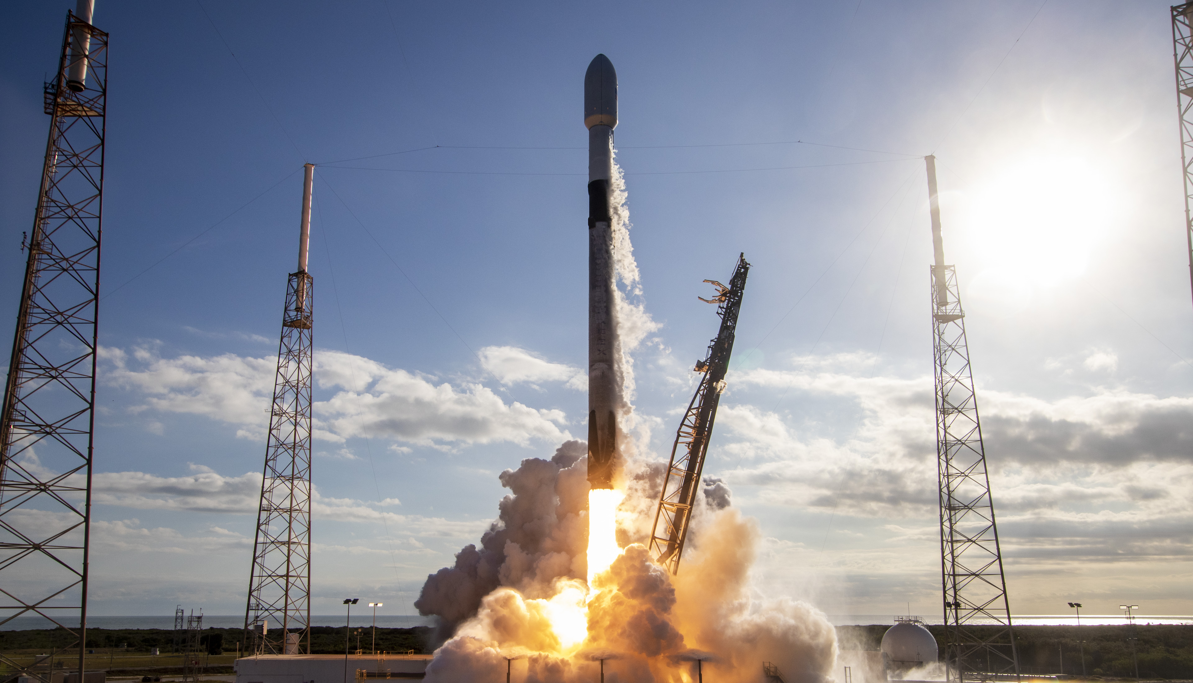 Start rakiety Falcon 9 z misją Starlink-4 (Źródło: SpaceX)