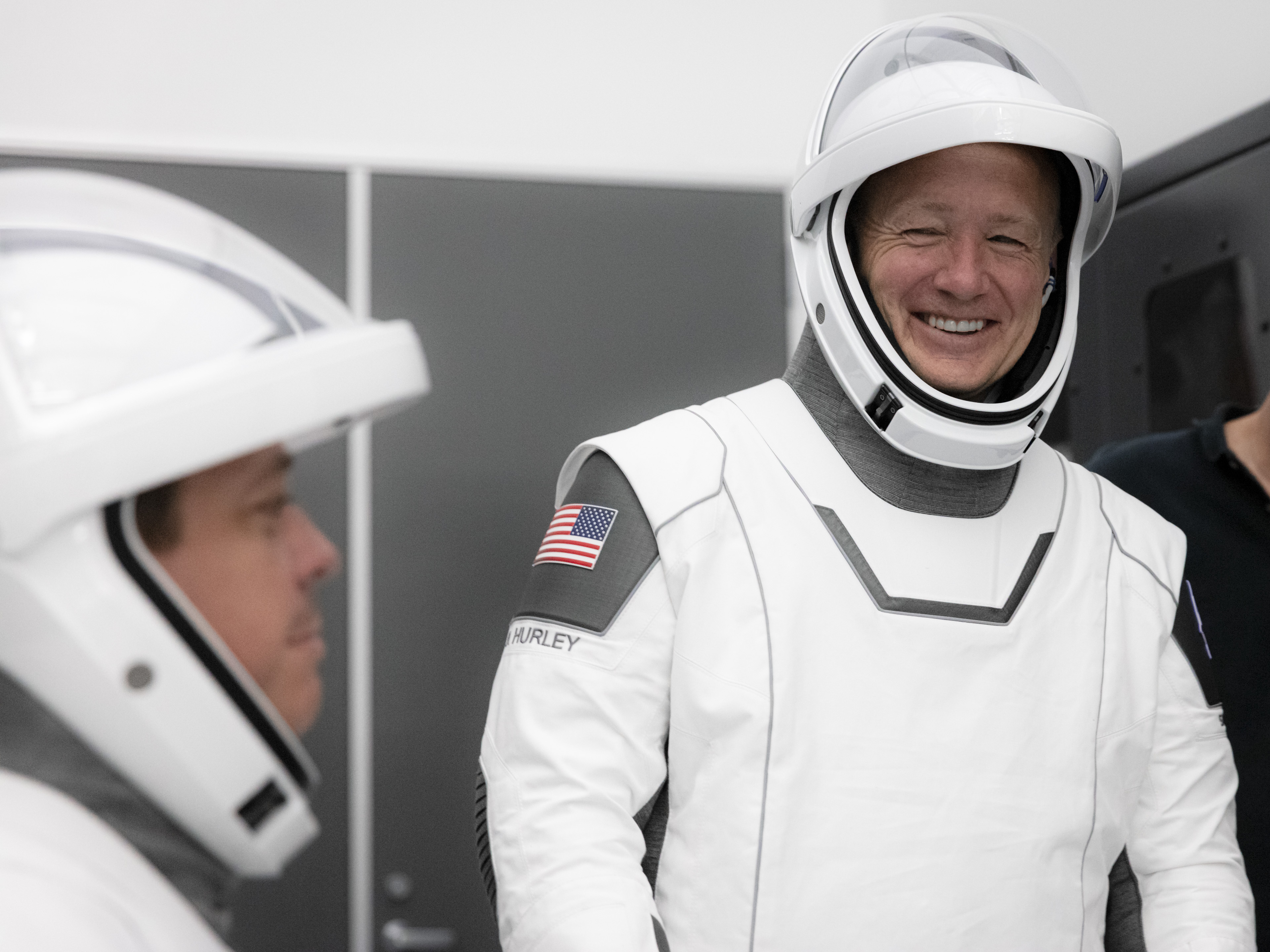 Robert Behnken (po lewej) oraz Douglas Hurley podczas symulacji (Źródło: SpaceX)