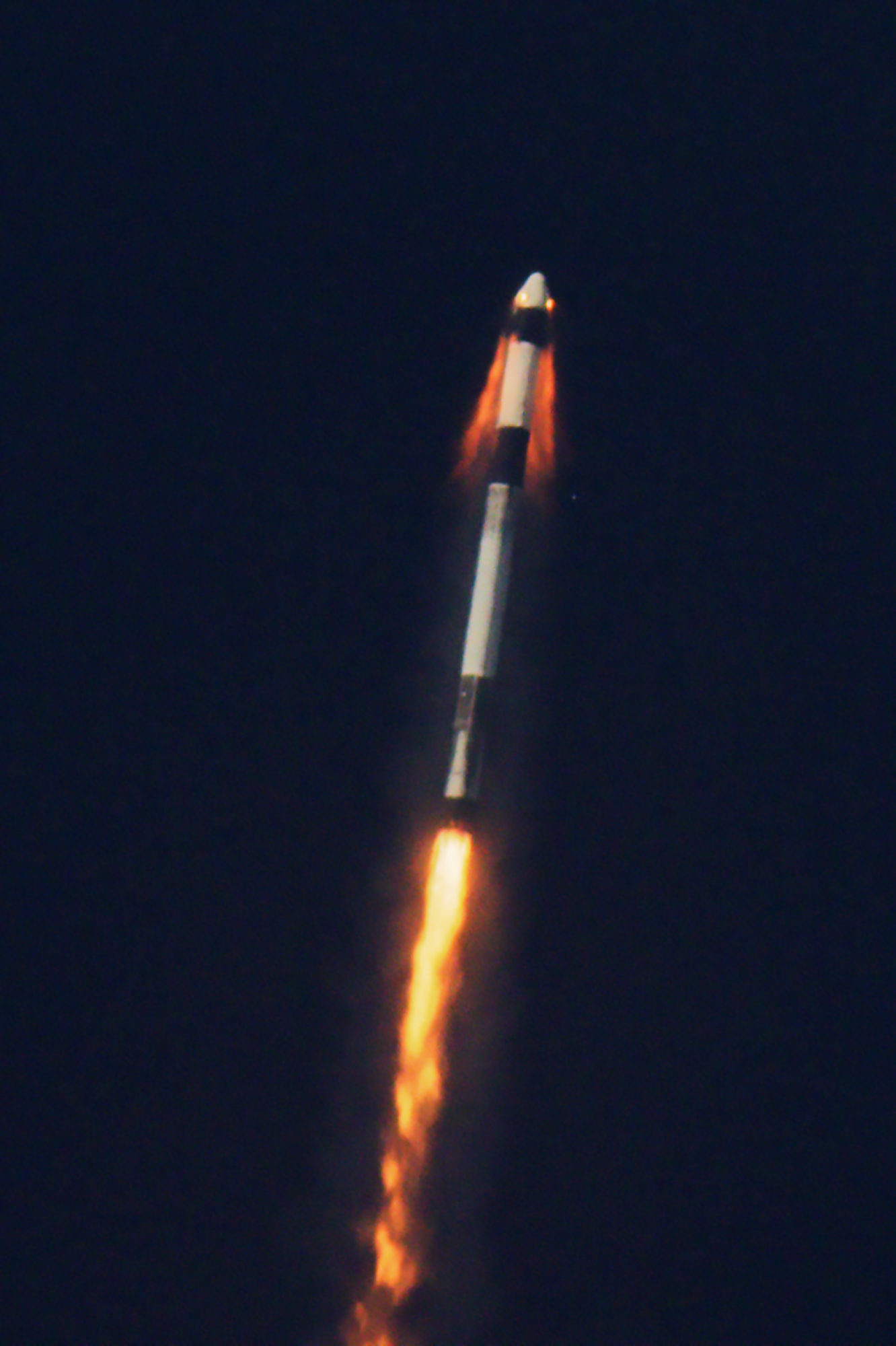Test systemu ewakuacji statku Dragon w czasie lotu (Źródło: SpaceX)