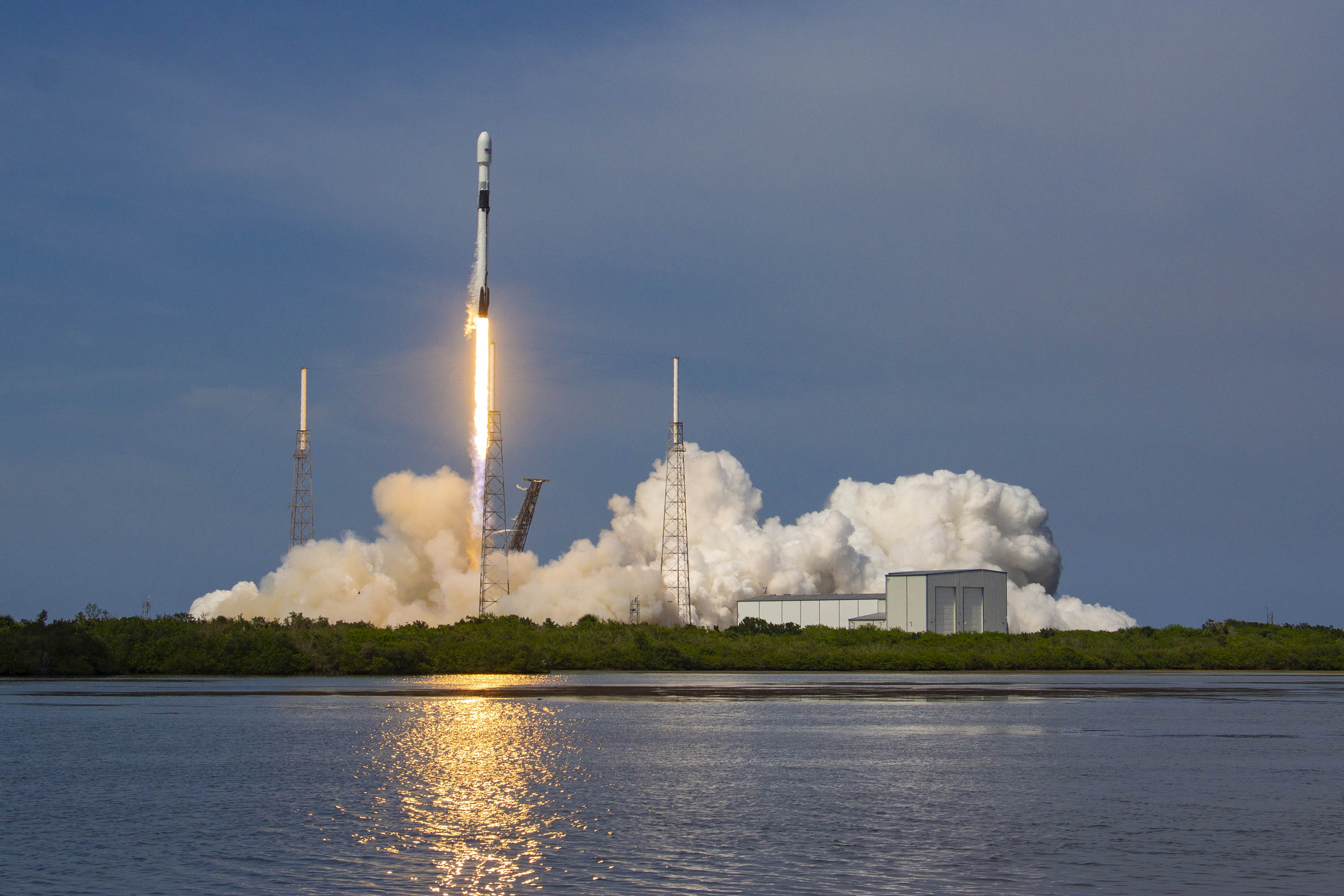 Start rakiety Falcon 9 z misją GPS III SV03 (Źródło: SpaceX)