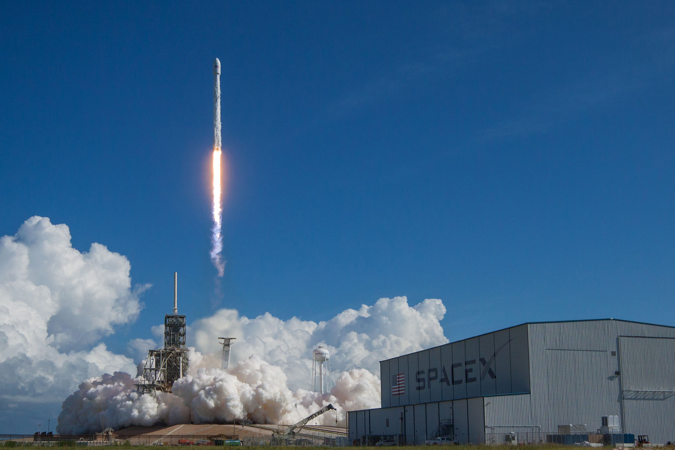 Start rakiety Falcon 9 z misją OTV-5 (Źródło: SpaceX)