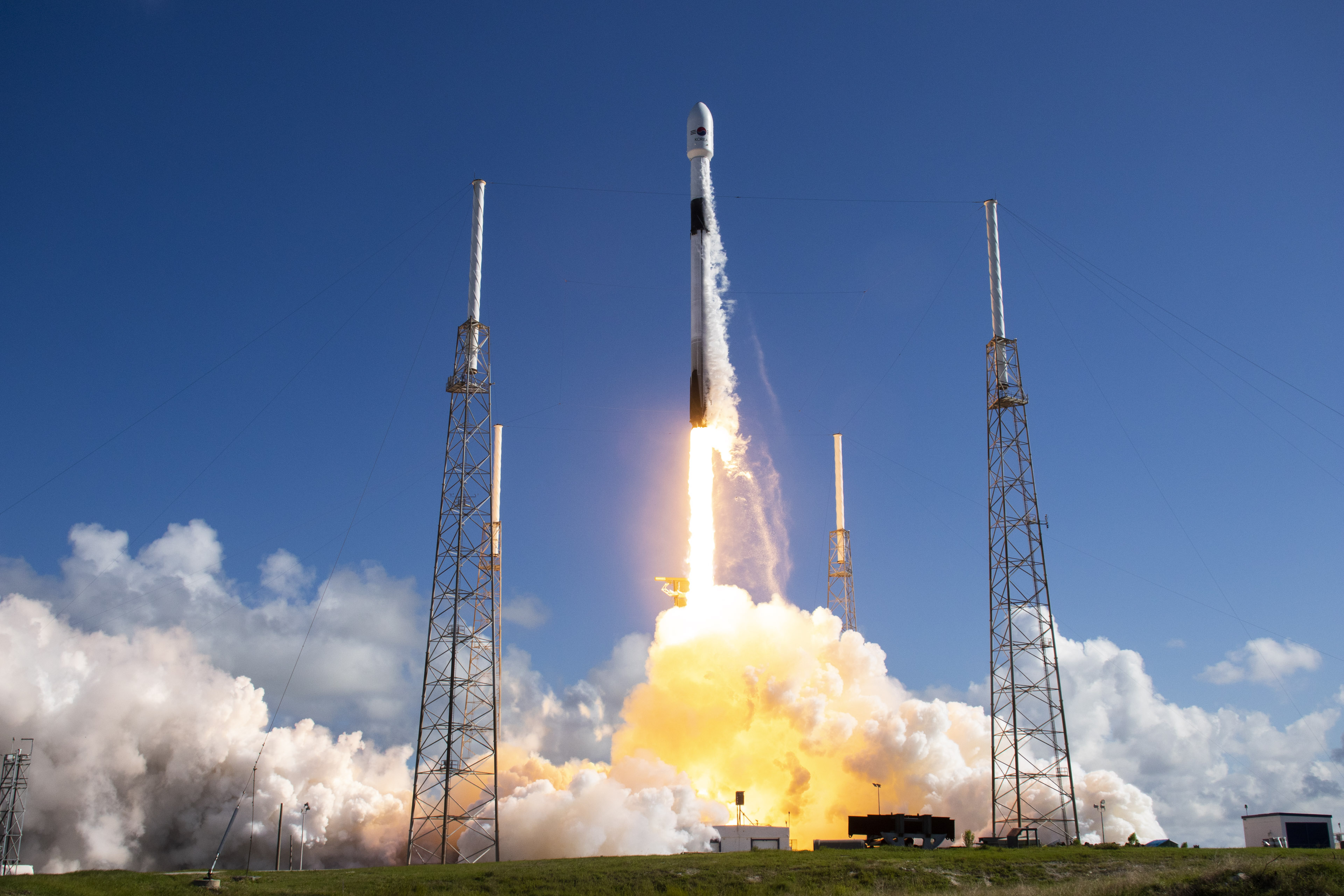 Start rakiety Falcon 9 z misją ANASIS-II (Źródło: SpaceX)