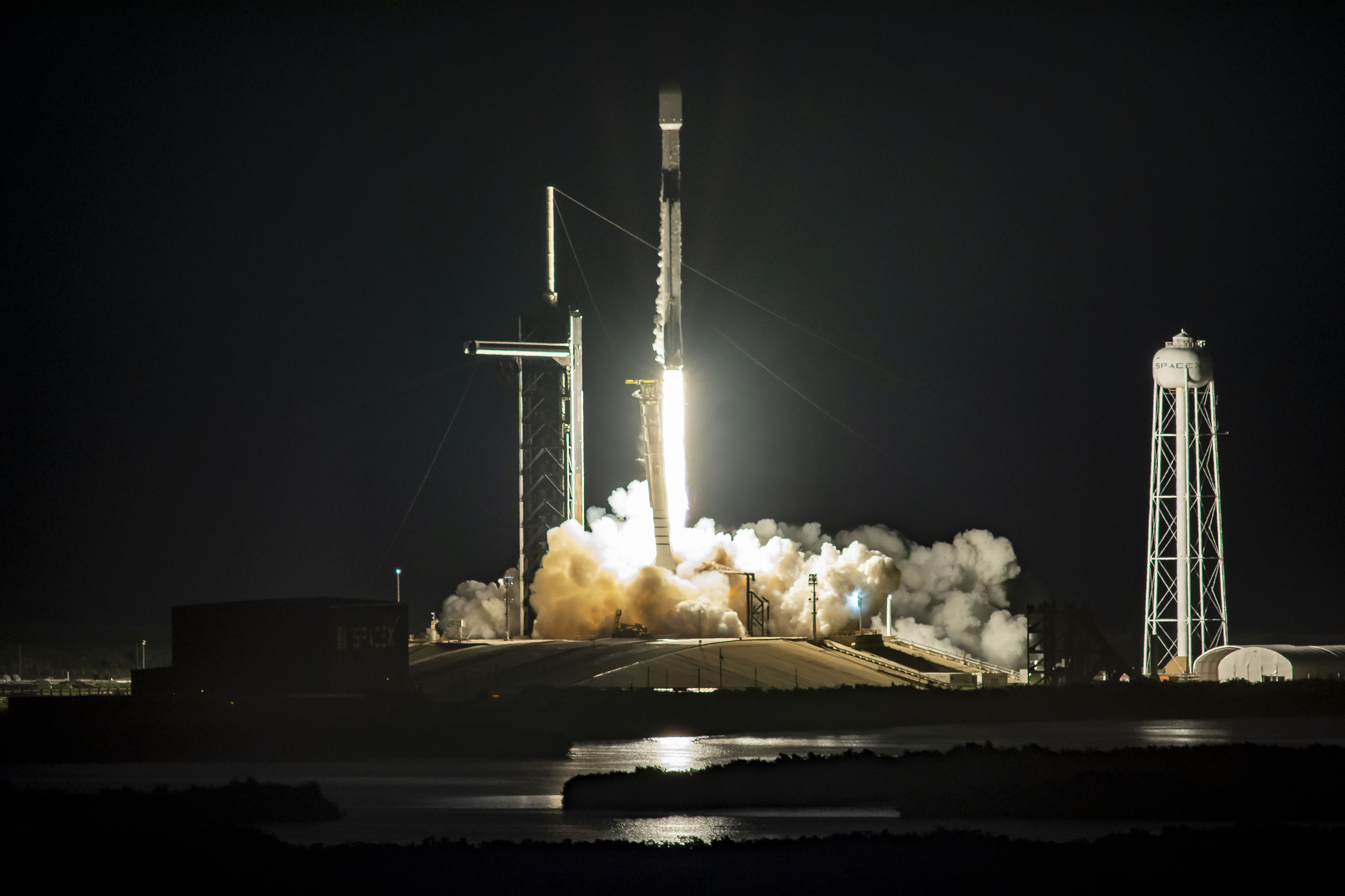 Start rakiety Falcon 9 z misją Starlink-10 (Źródło: SpaceX)