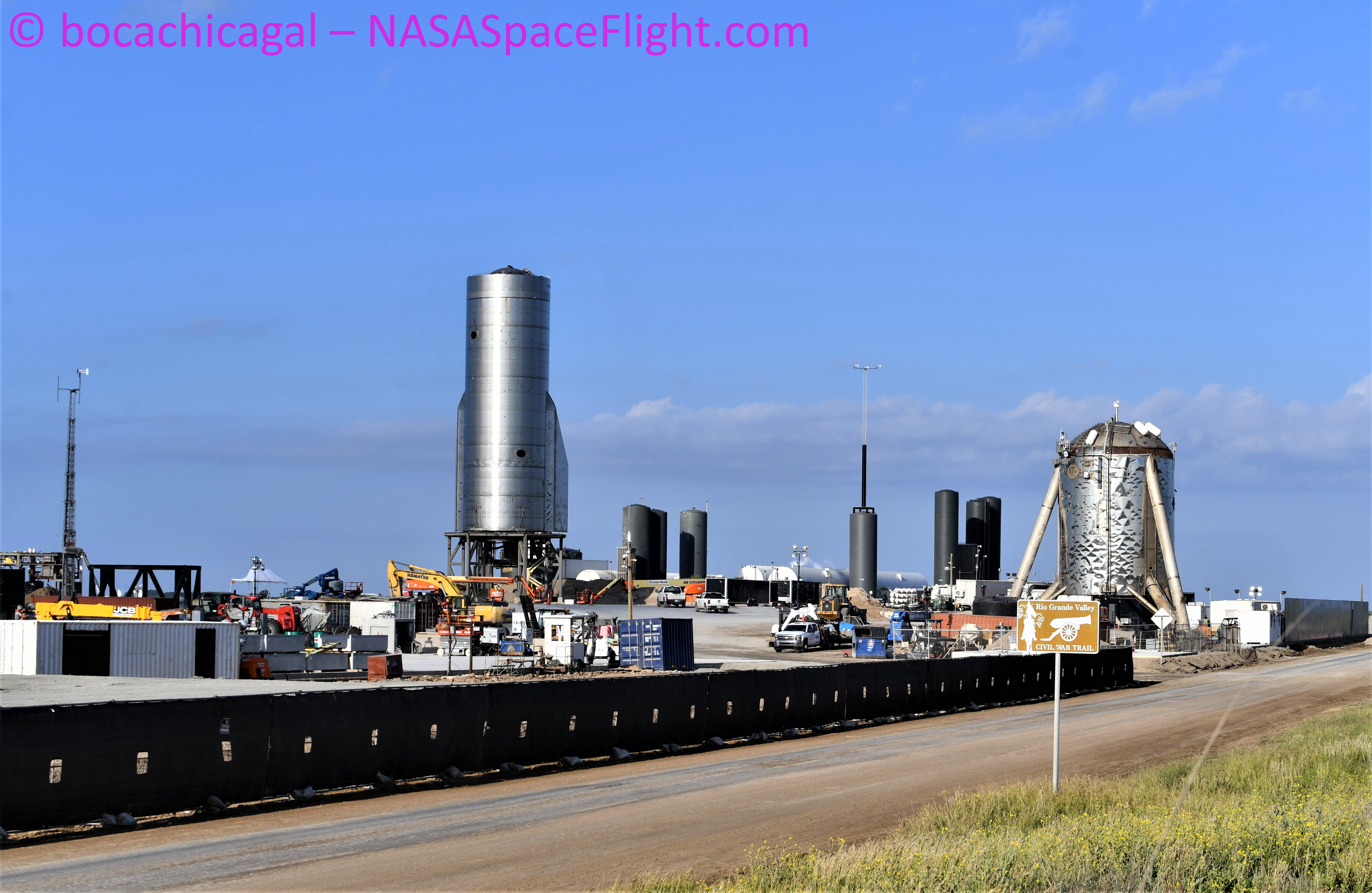 Starship SN8 na platformie startowej (Źródło: BocaChicaGal dla NSF, NASASpaceFlight.com)