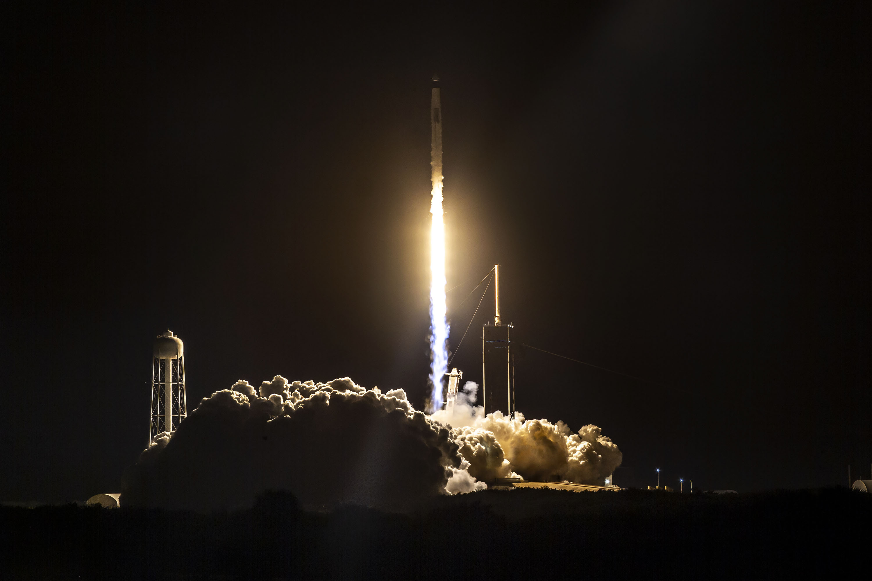 Start rakiety Falcon 9 z misją Crew-1 (Źródło: SpaceX)