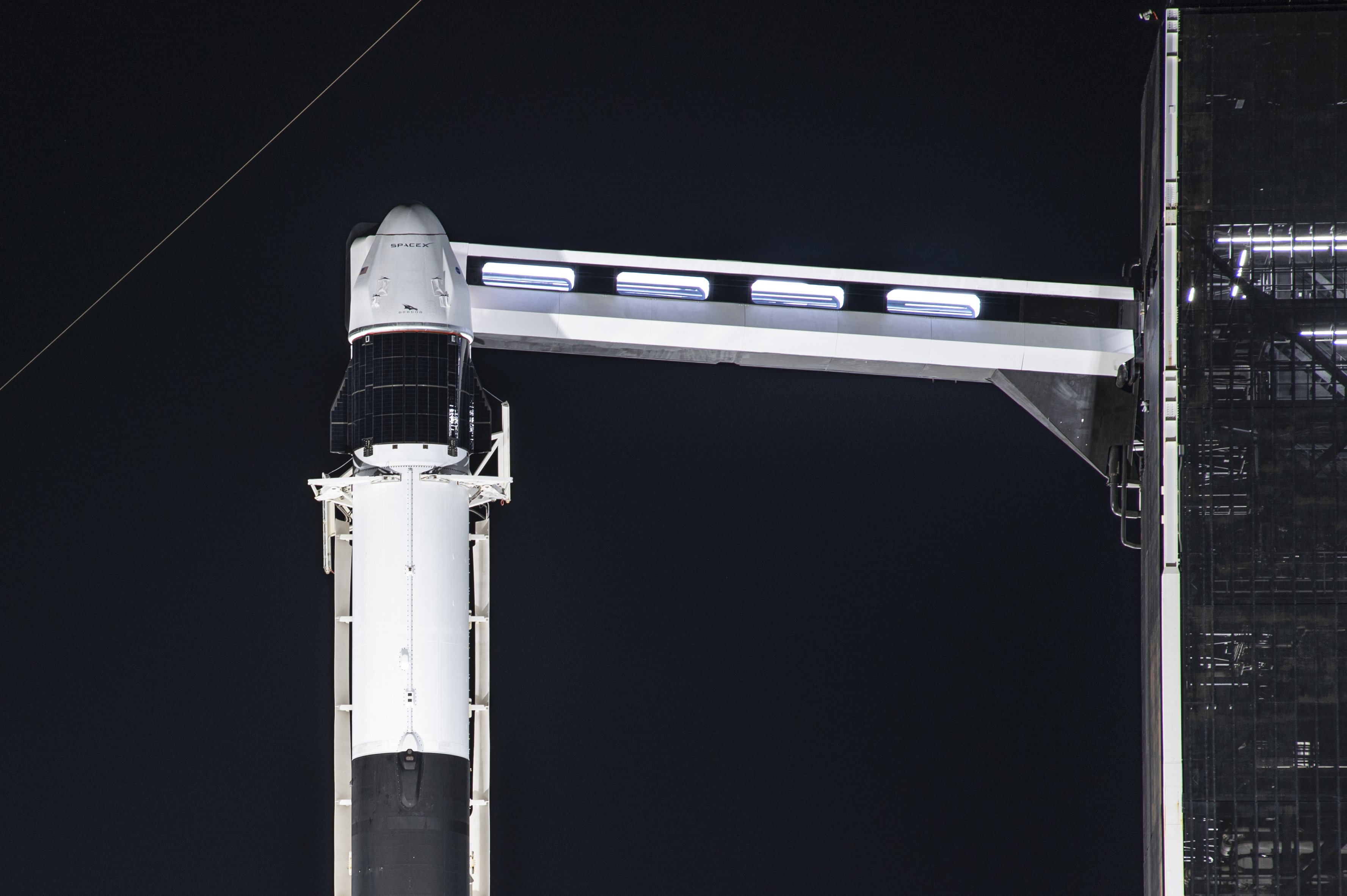 Falcon 9 na platformie startowej LC-39A przed misją CRS-21 (Źródło: SpaceX)