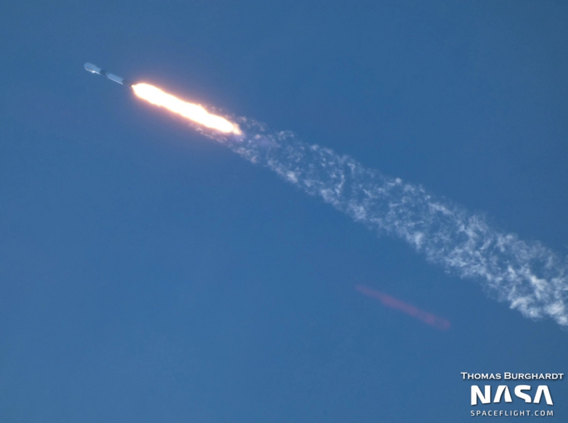 Start rakiety Falcon 9 z misją Starlink-17 (Źródło: Thomas Burghardt dla NSF, NASASpaceFlight.com)