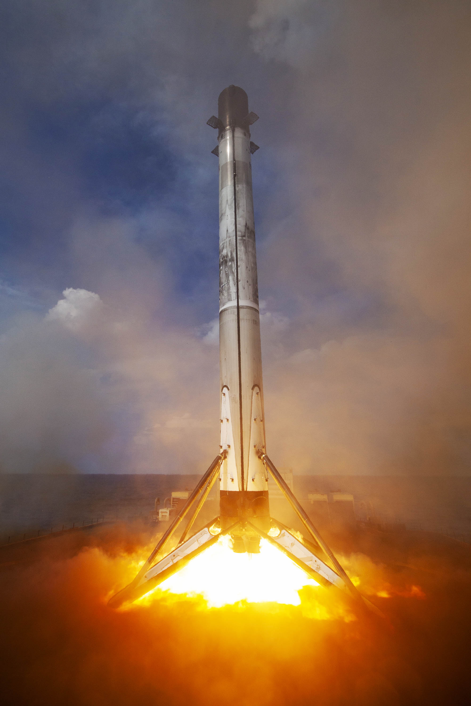 Lądowanie pierwszego stopnia rakiety Falcon 9 po misji GPS III SV03 (Źródło: SpaceX)