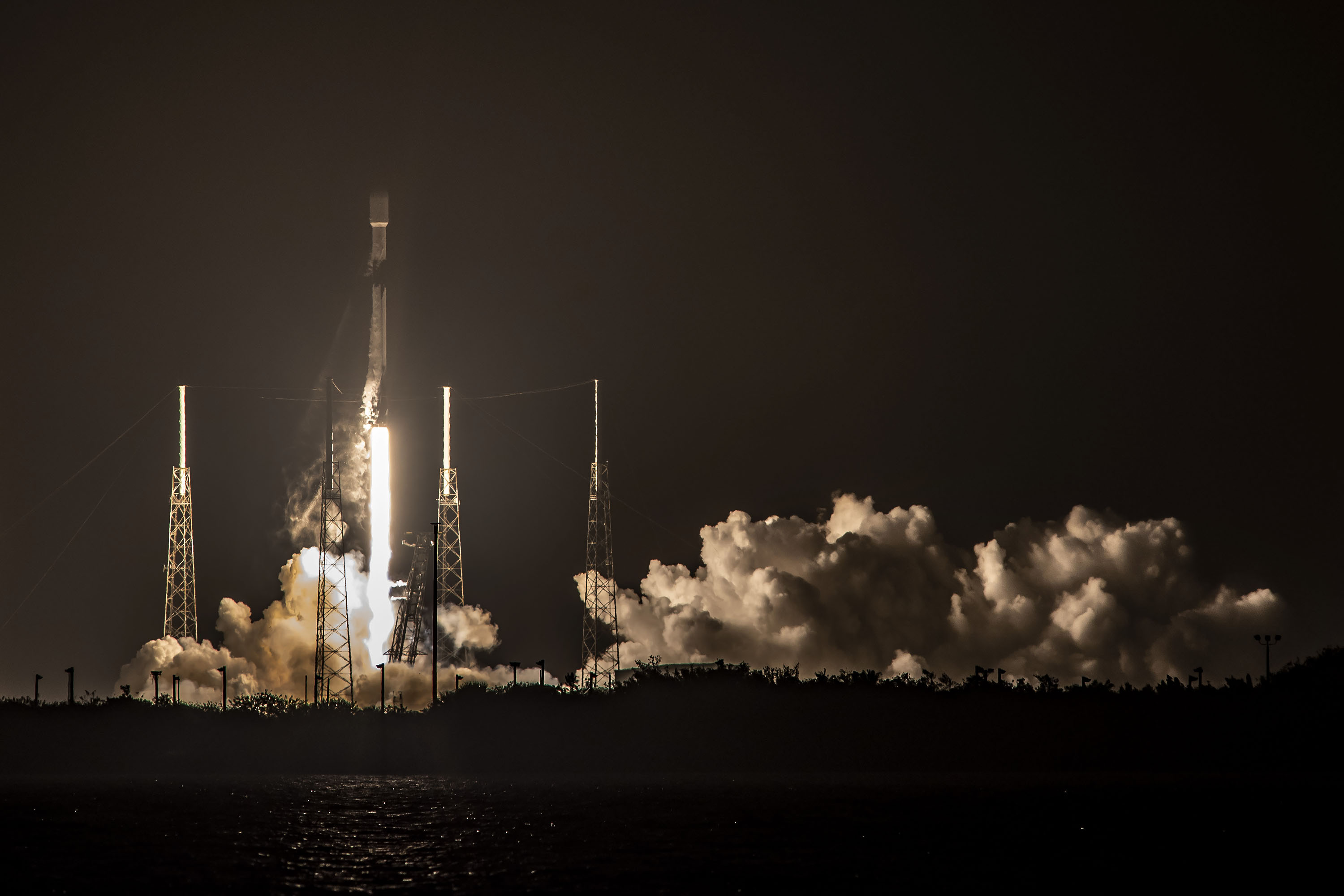 Start rakiety Falcon 9 z misją Starlink-16 (Źródło: SpaceX)