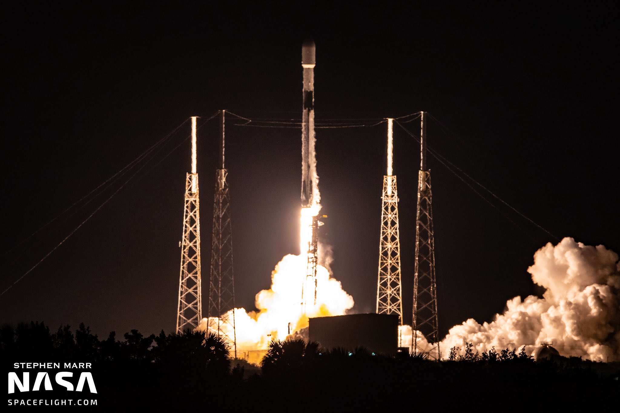 Start rakiety Falcon 9 z misją Starlink-23 (Źródło: Stephen Marr dla NSF, NASASpaceFlight.com)