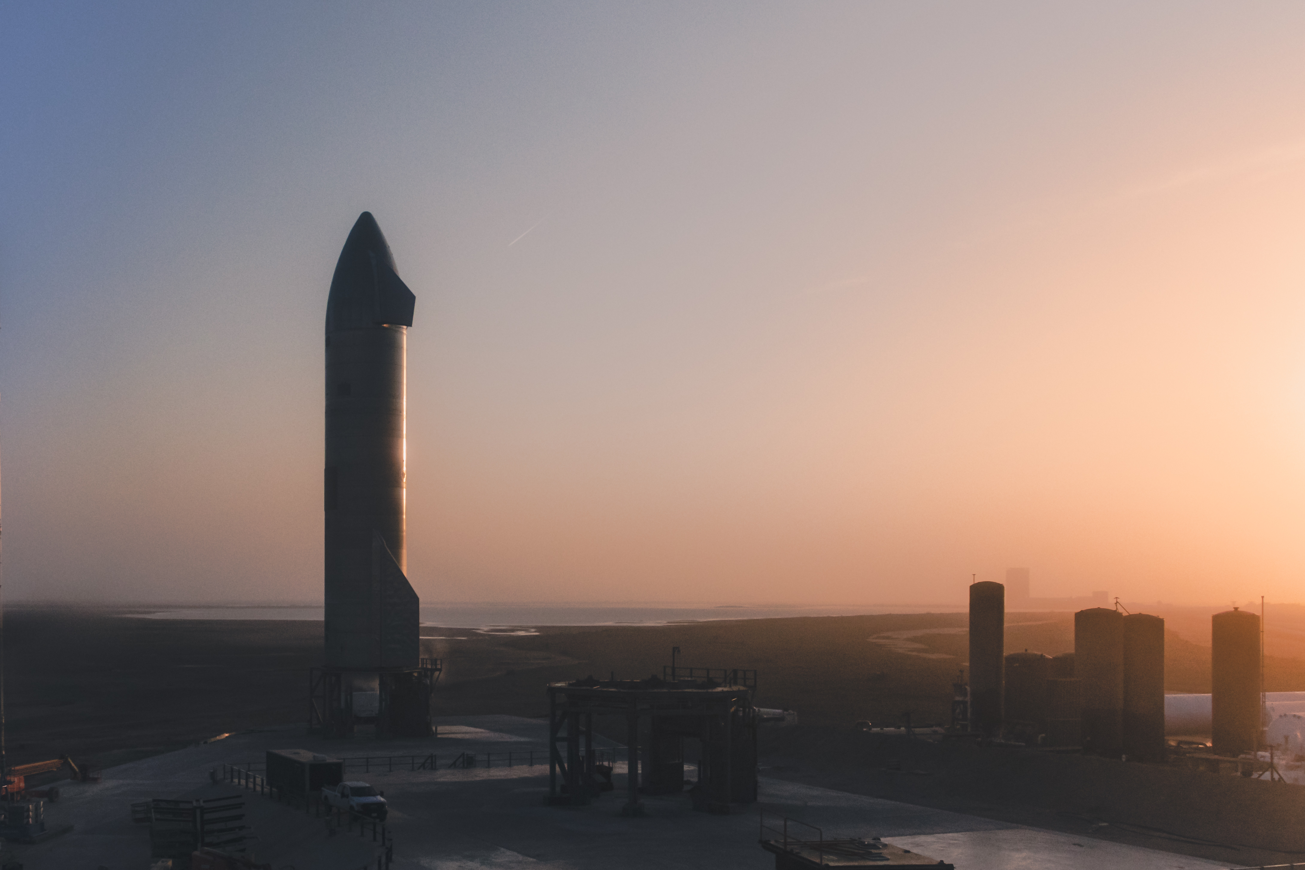 Starship SN11 na platformie startowej (Źródło: SpaceX)