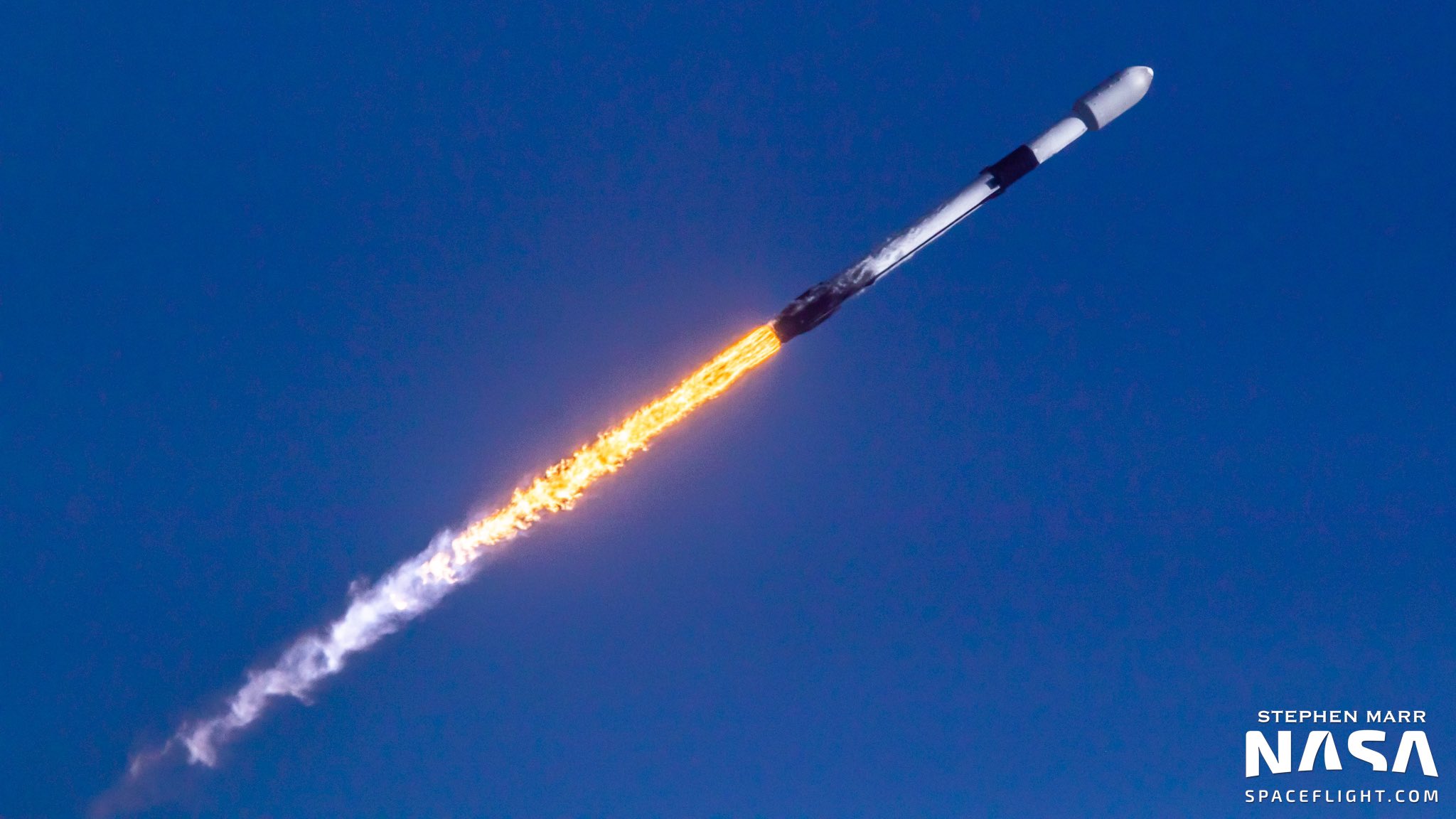 Start rakiety Falcon 9 z misją Starlink-24 (Źródło: Stephen Marr dla NSF, NASASpaceFlight.com)