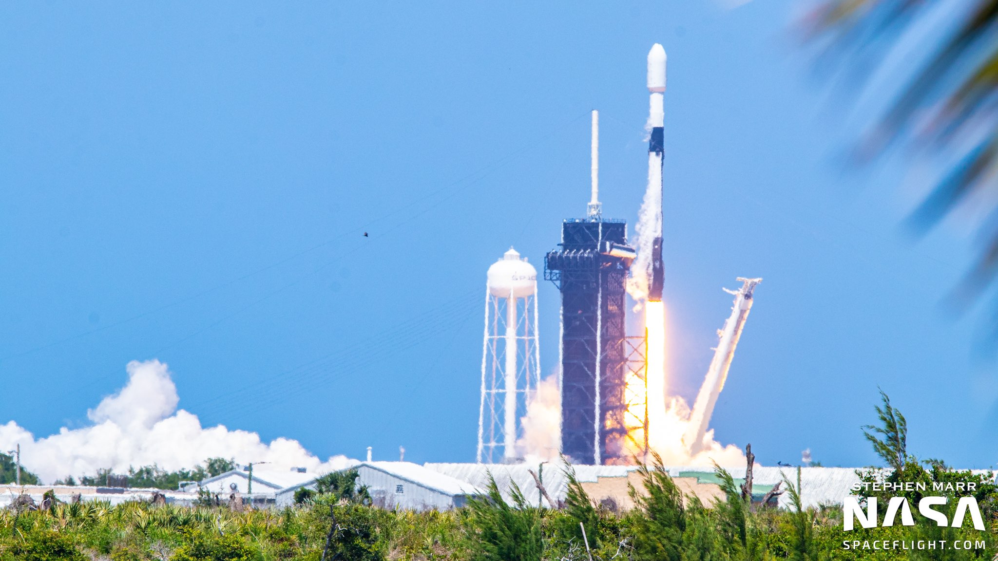 Start rakiety Falcon 9 z misją Starlink-26 (Źródło: Stephen Marr dla NSF, NASASpaceFlight.com)