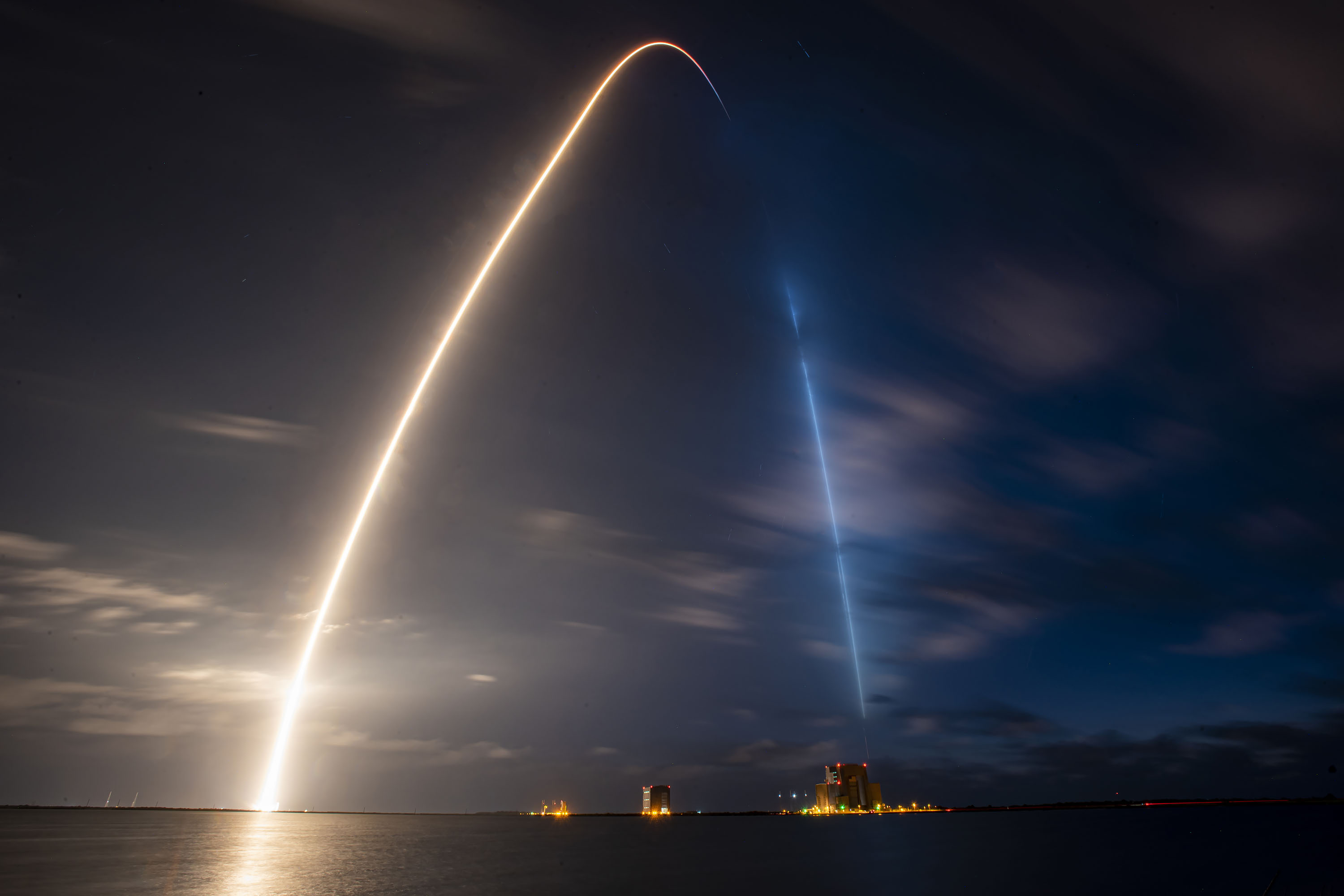 Start rakiety Falcon 9 z misją Crew-2 (Źródło: SpaceX)