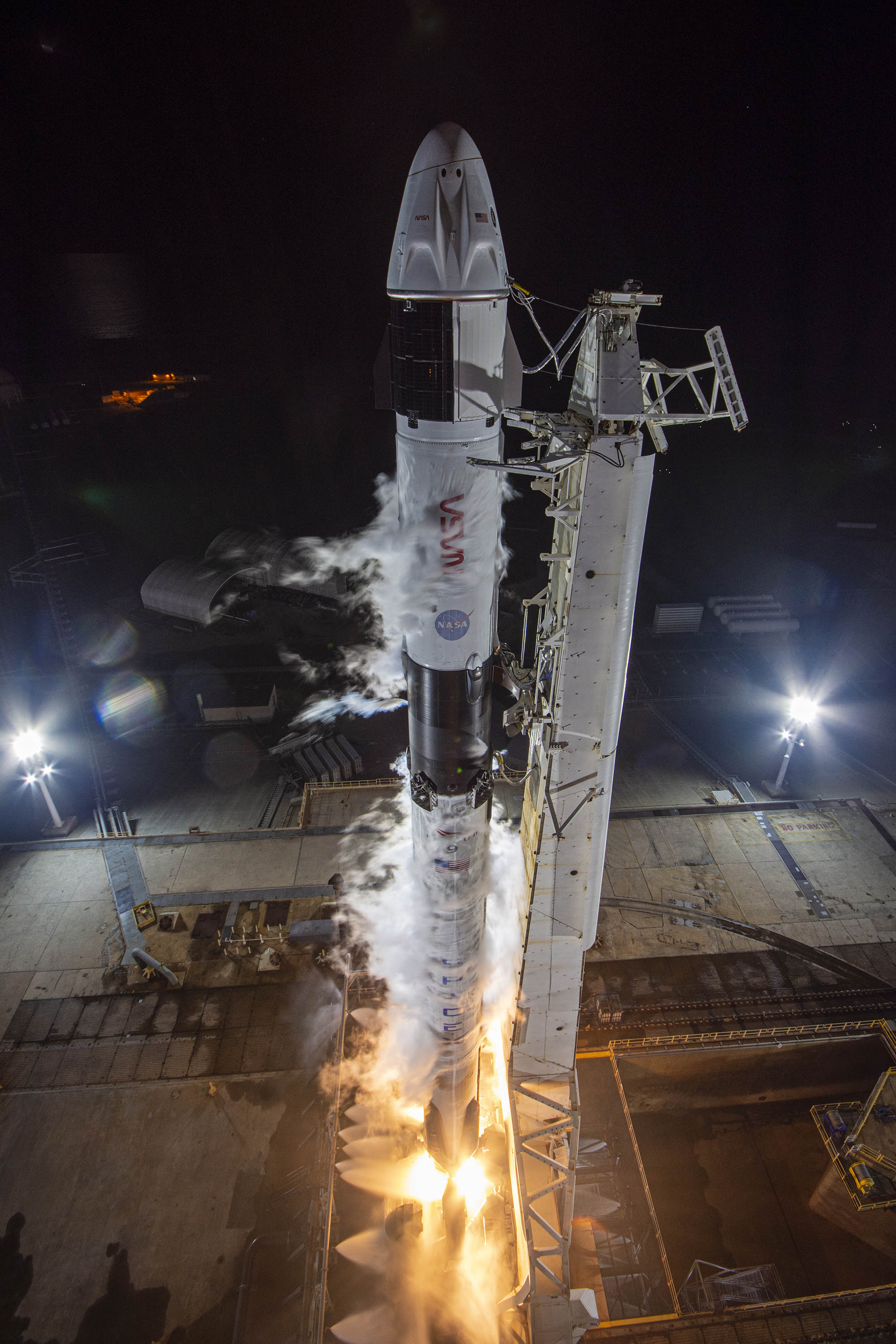 Test statyczny rakiety Falcon 9 przed startem z misją Crew-3 (Źródło: SpaceX)