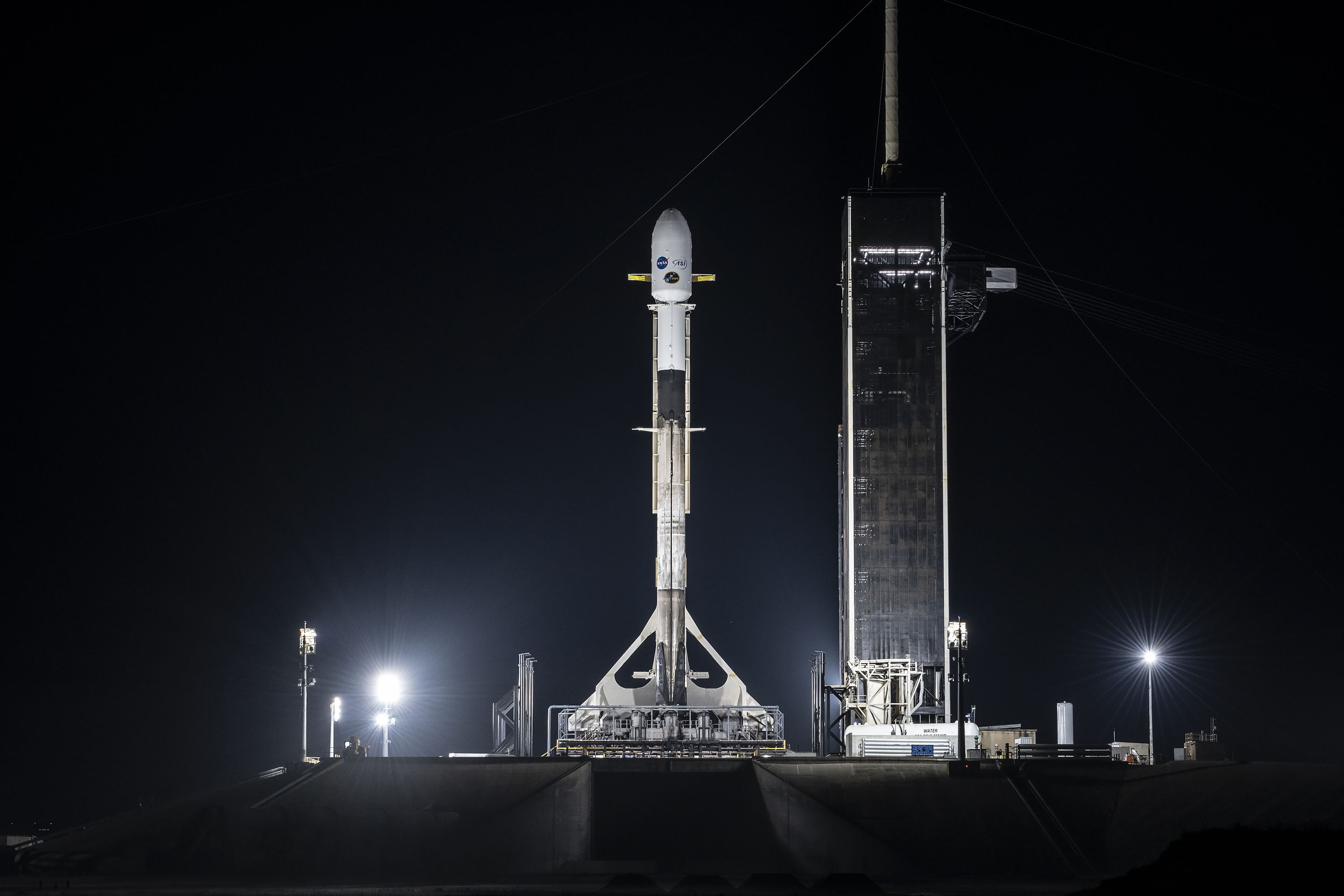 Rakieta Falcon 9 na platformie LC-39A przed misją IXPE (Źródło: SpaceX)