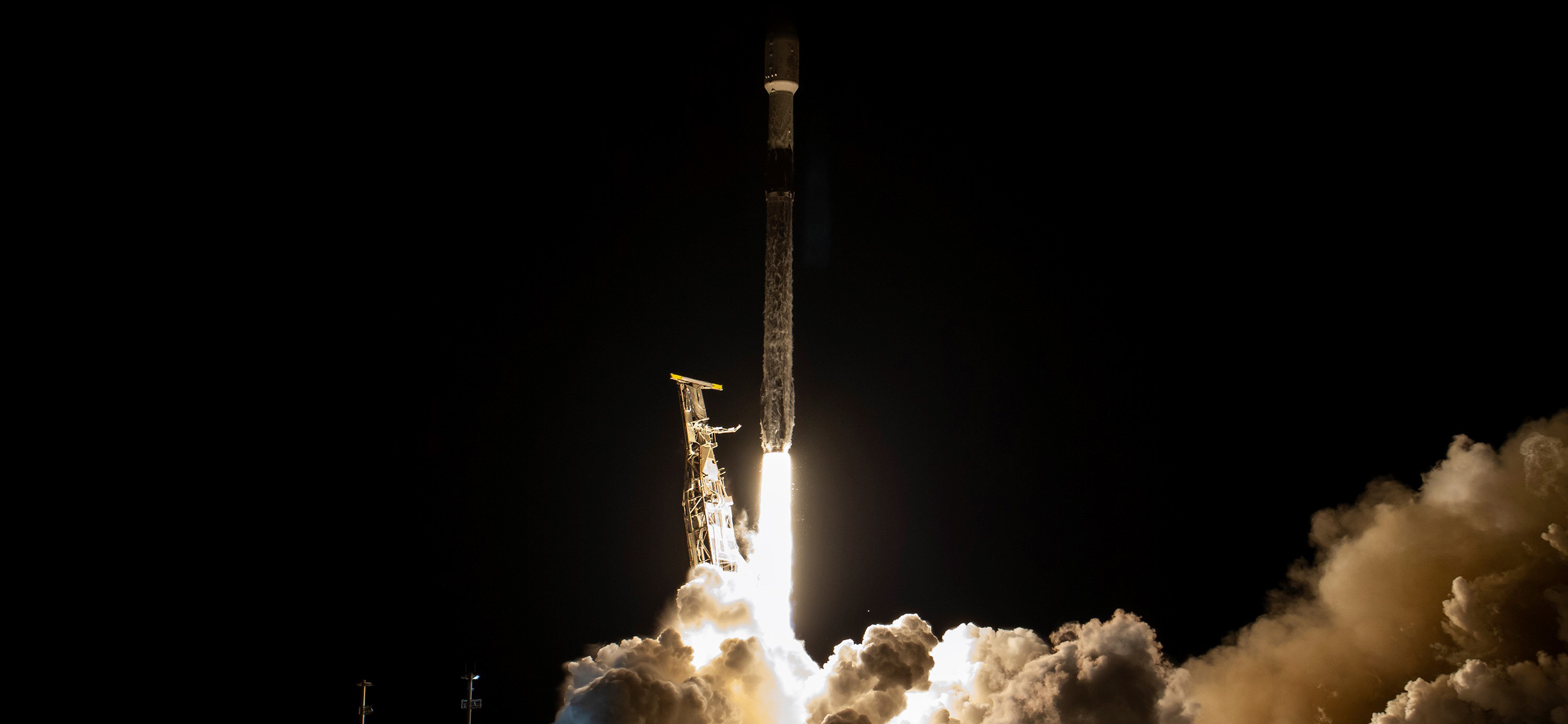 Start rakiety Falcon 9 z misją Starlink Group 4-4 (Źródło: SpaceX)