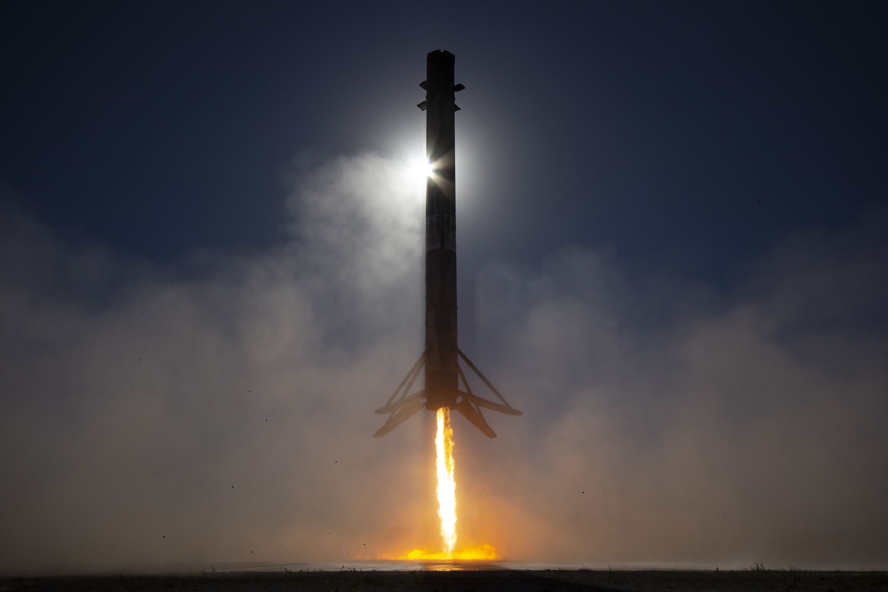 Lądowanie pierwszego stopnia rakiety Falcon 9 po misji Transporter-3 (Źródło: SpaceX)