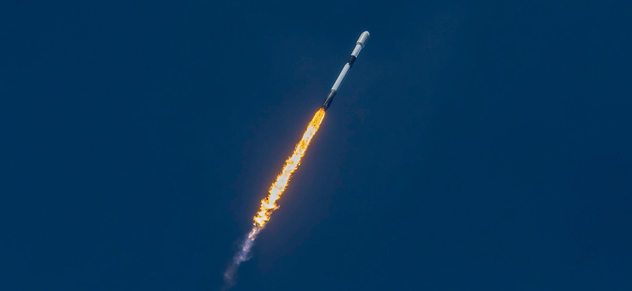 Start rakiety Falcon 9 z misją Starlink Group 4-7 (Źródło: SpaceX)