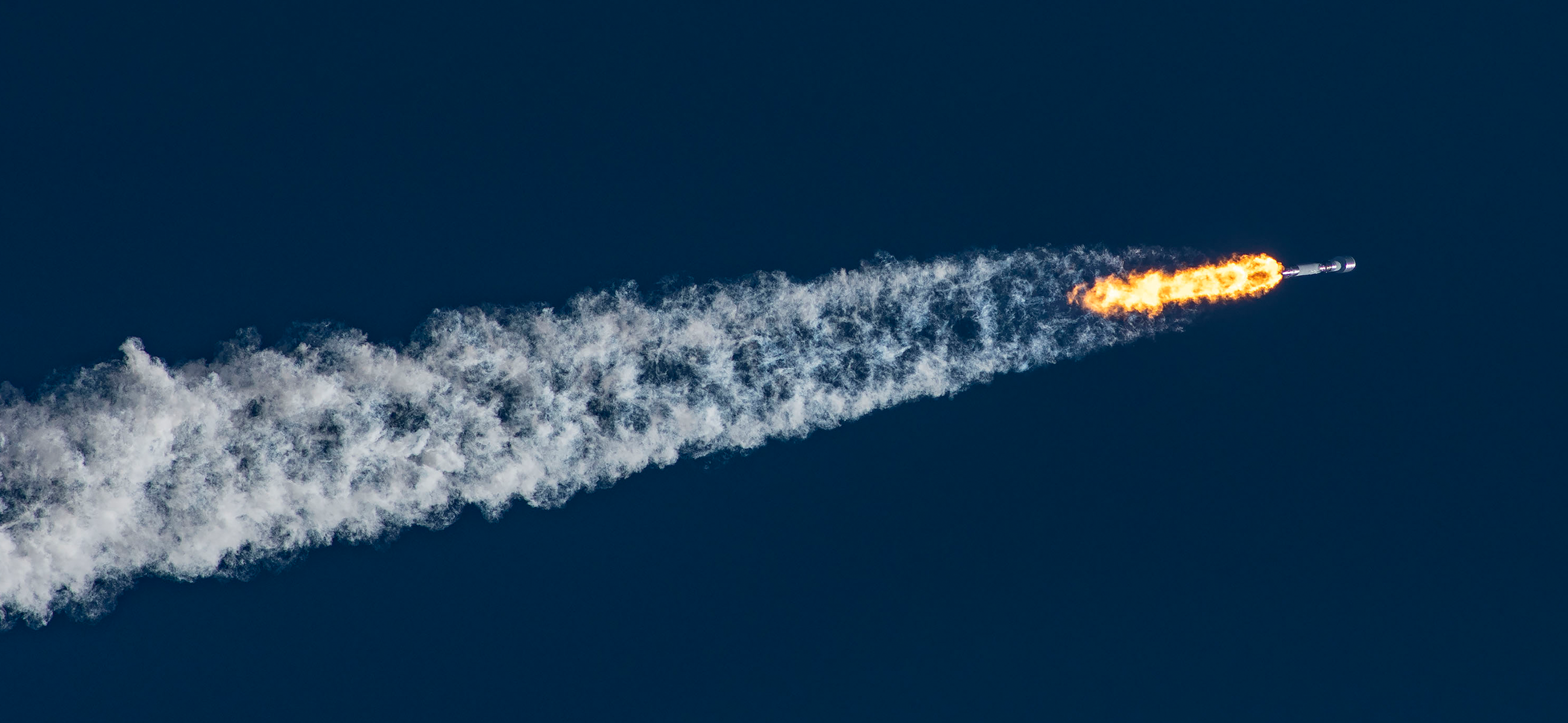 Start rakiety Falcon 9 z misją Starlink Group 4-8 (Źródło: SpaceX)