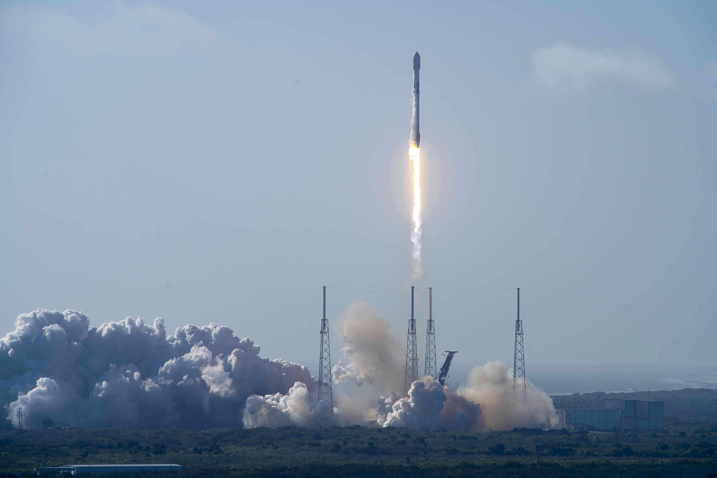 Start rakiety Falcon 9 z misją Starlink Group 4-10 (Źródło: SpaceX)