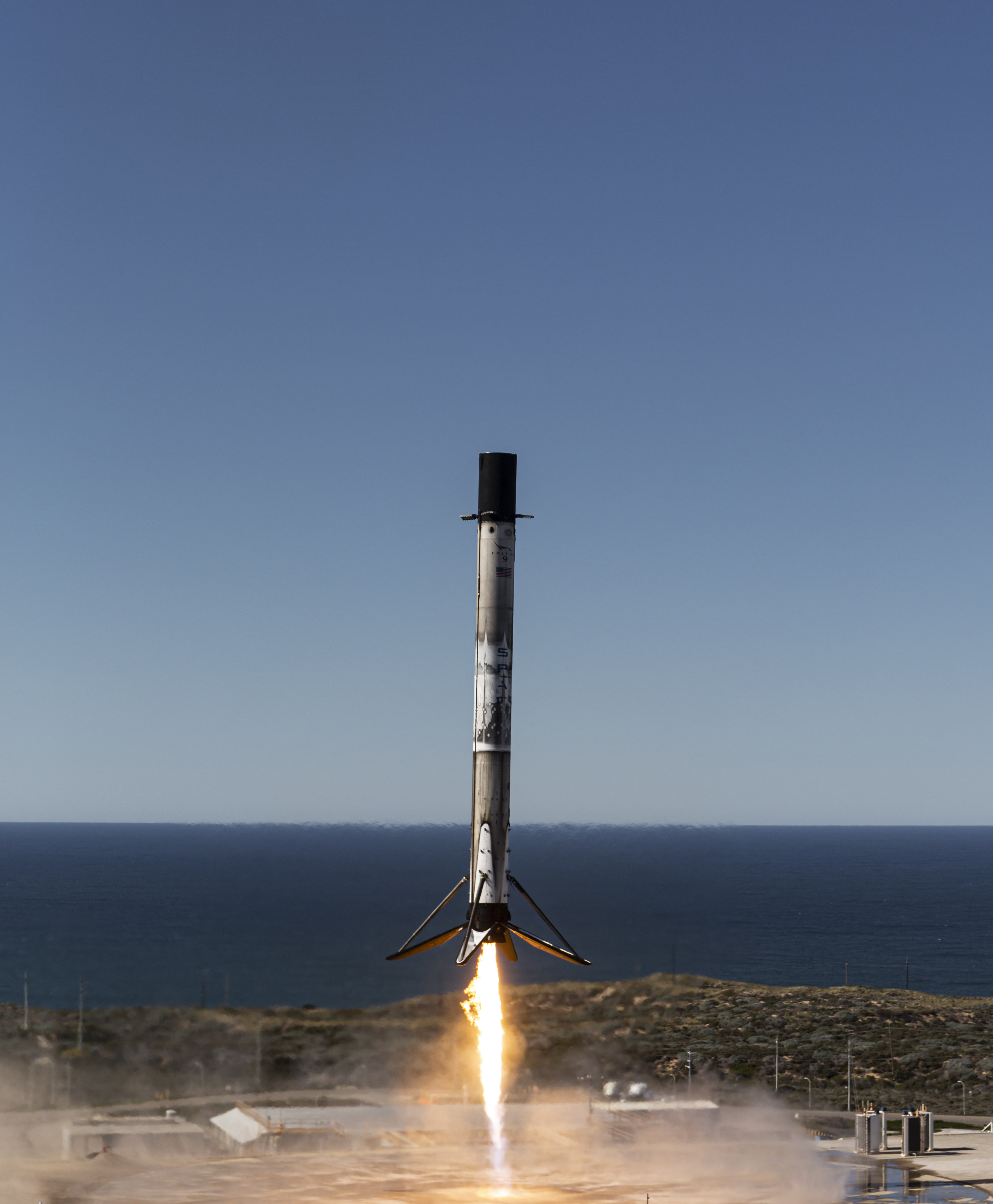Lądowanie pierwszego stopnia po misji NROL-87 (Źródło: SpaceX)