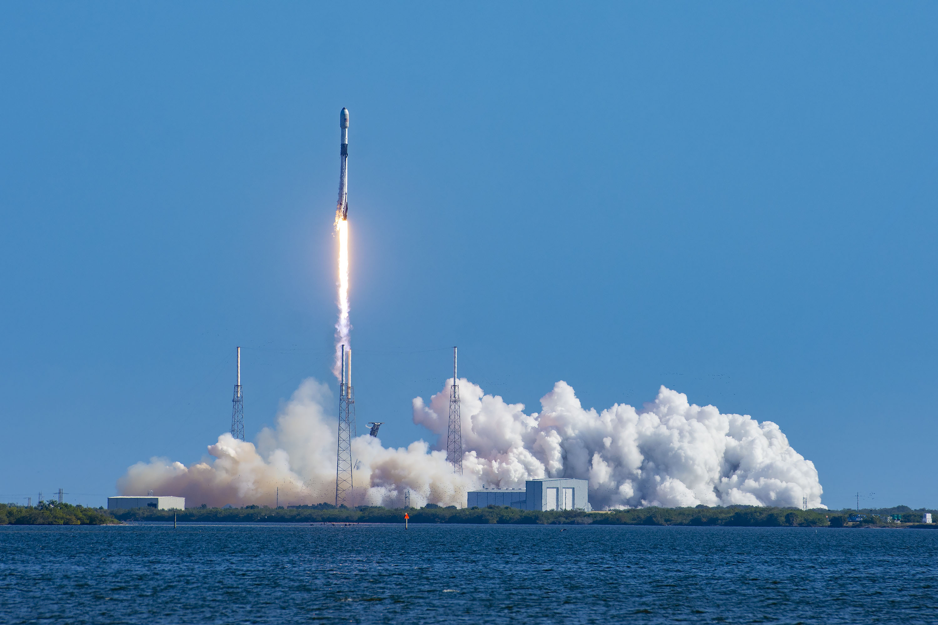 Start rakiety Falcon 9 z misją Starlink Group 4-8 (Źródło: SpaceX)
