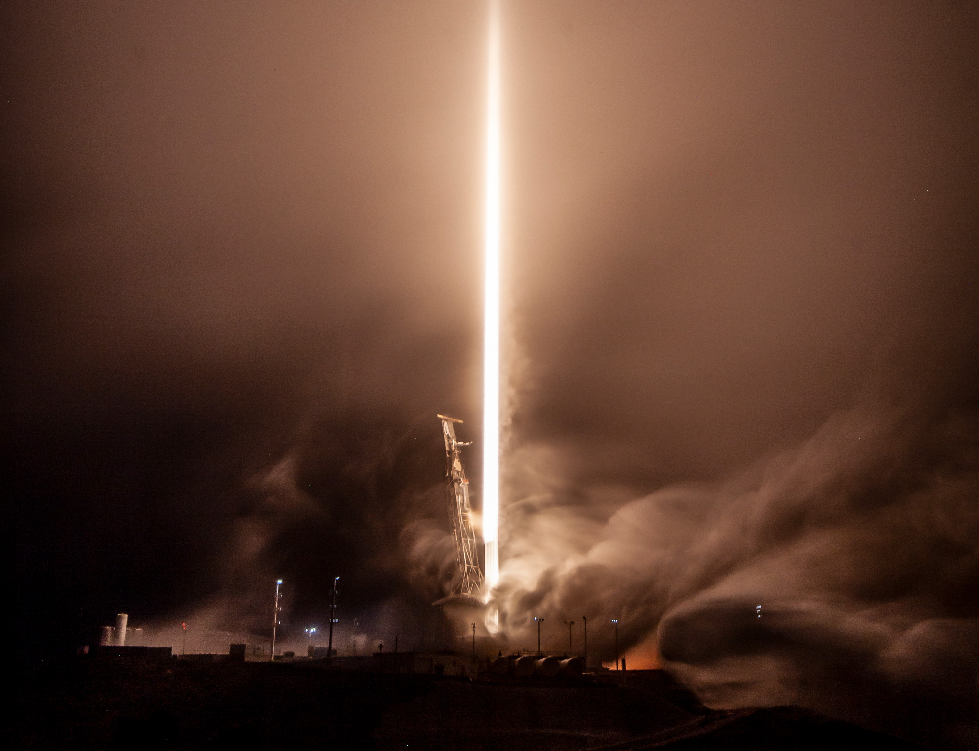 Start rakiety Falcon 9 z misją NROL-85 (Źródło: SpaceX)